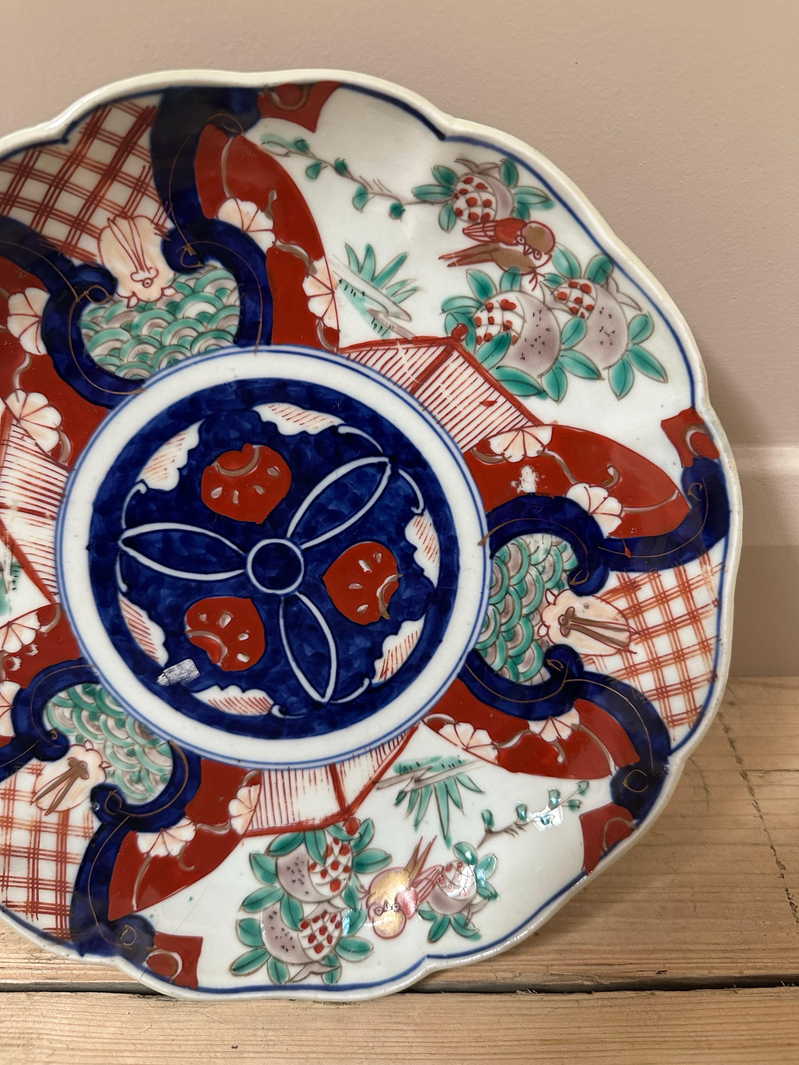 Porcelain Imari Scalloped Dinner plate, 19th Century, Blue, White, Red & Green For Sale 4