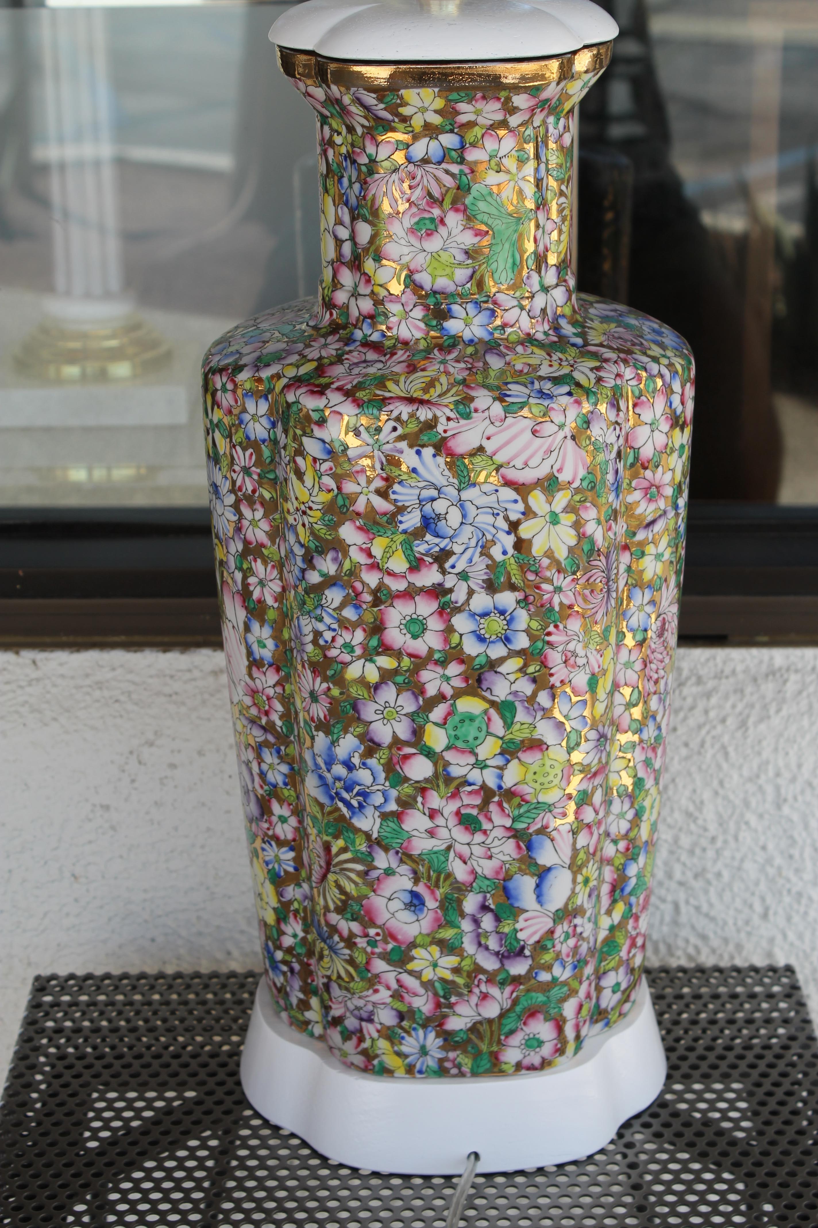 Lampes japonaises en porcelaine décorées à Hong Kong en vente 4