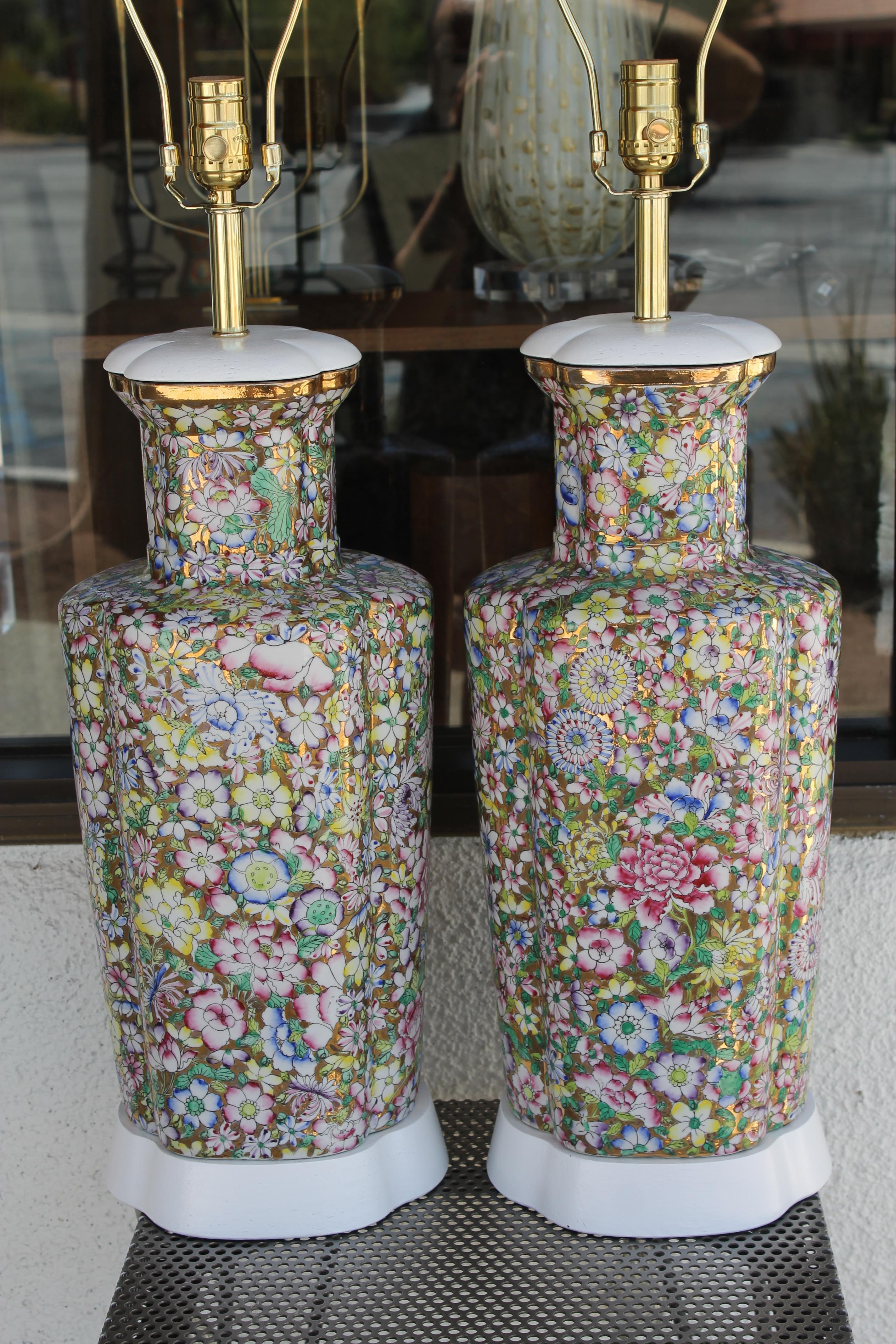 Organique Lampes japonaises en porcelaine décorées à Hong Kong en vente