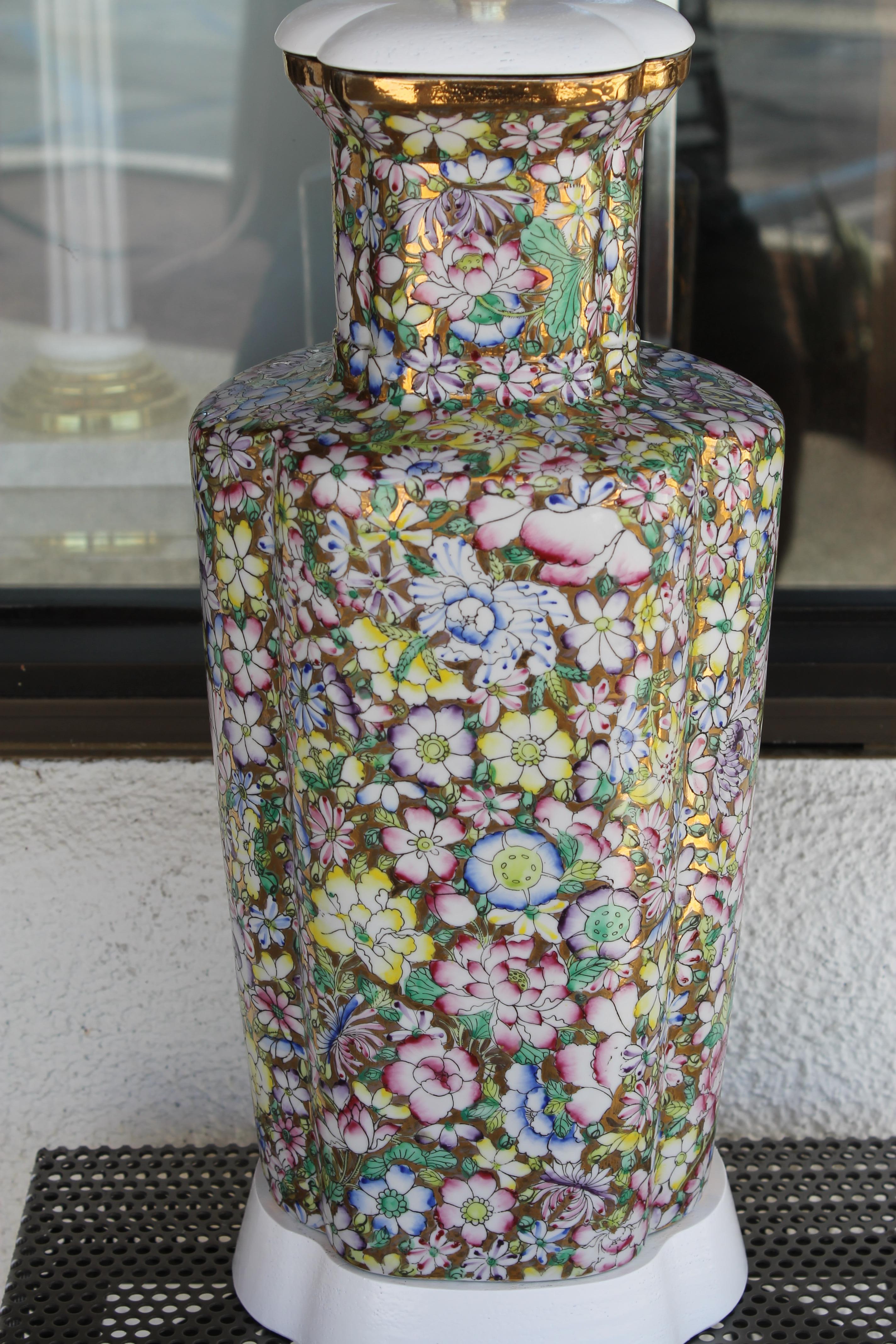 Japonais Lampes japonaises en porcelaine décorées à Hong Kong en vente