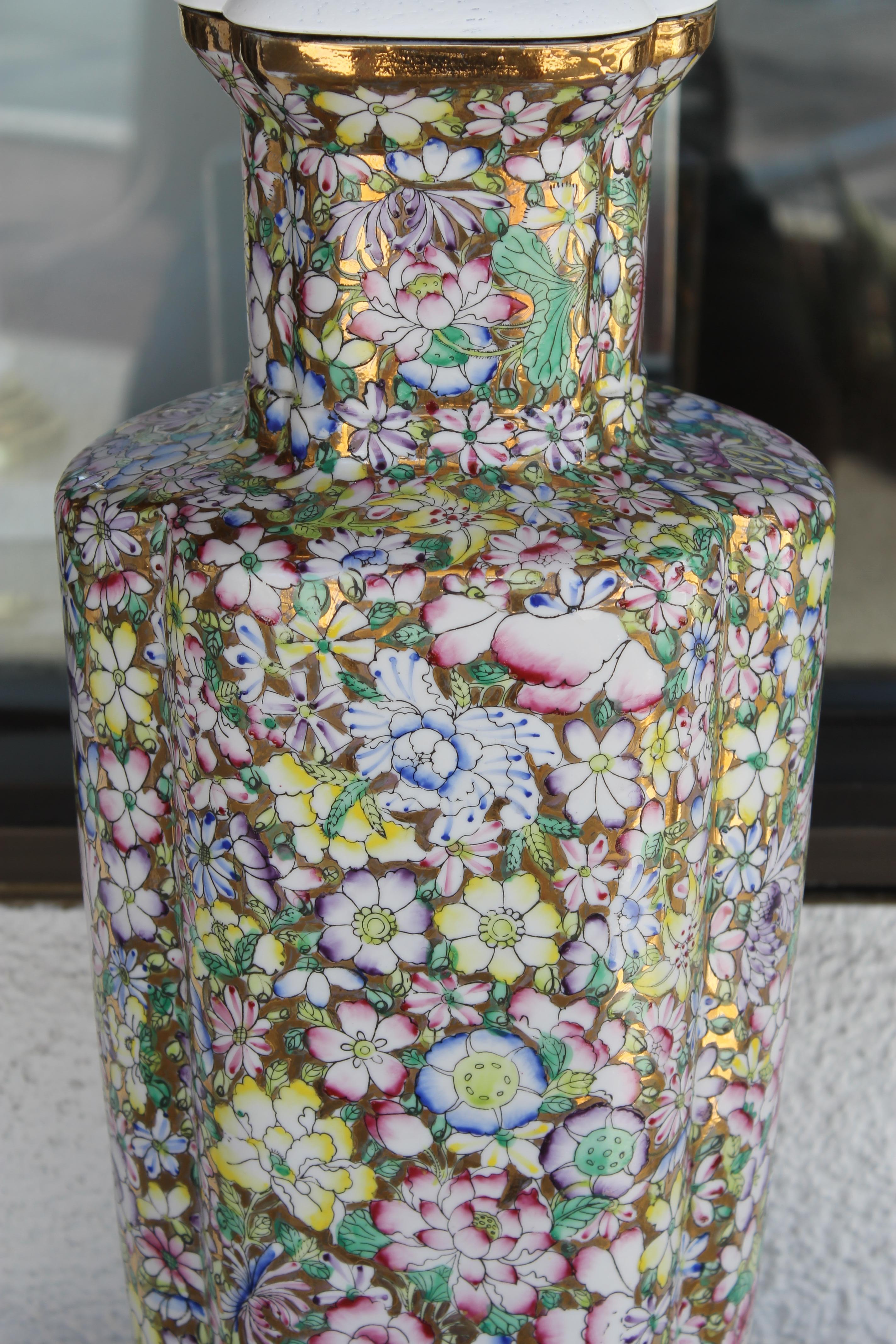 Peint à la main Lampes japonaises en porcelaine décorées à Hong Kong en vente