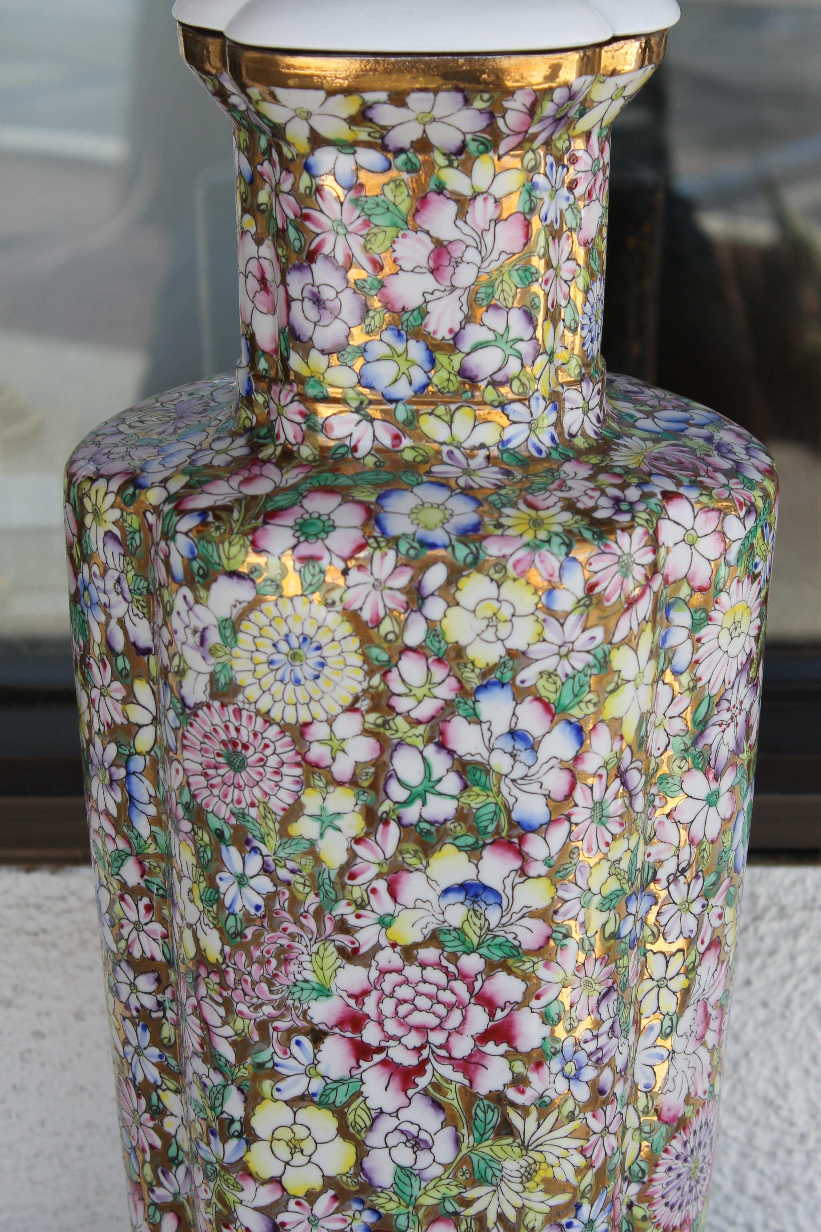 Porcelain Japanese Lamps Decorated in Hong Kong In Good Condition For Sale In Palm Springs, CA