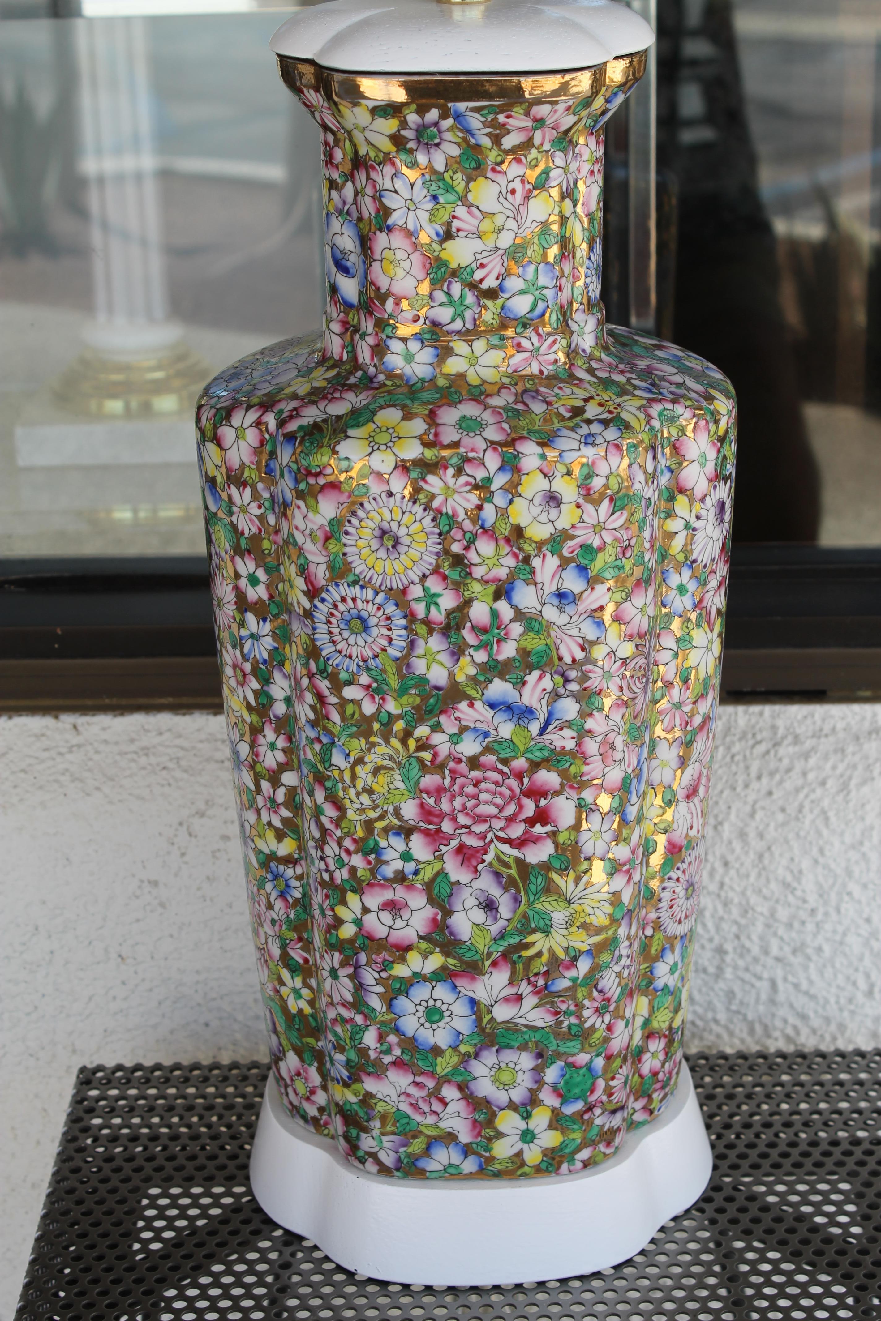 Lampes japonaises en porcelaine décorées à Hong Kong en vente 1