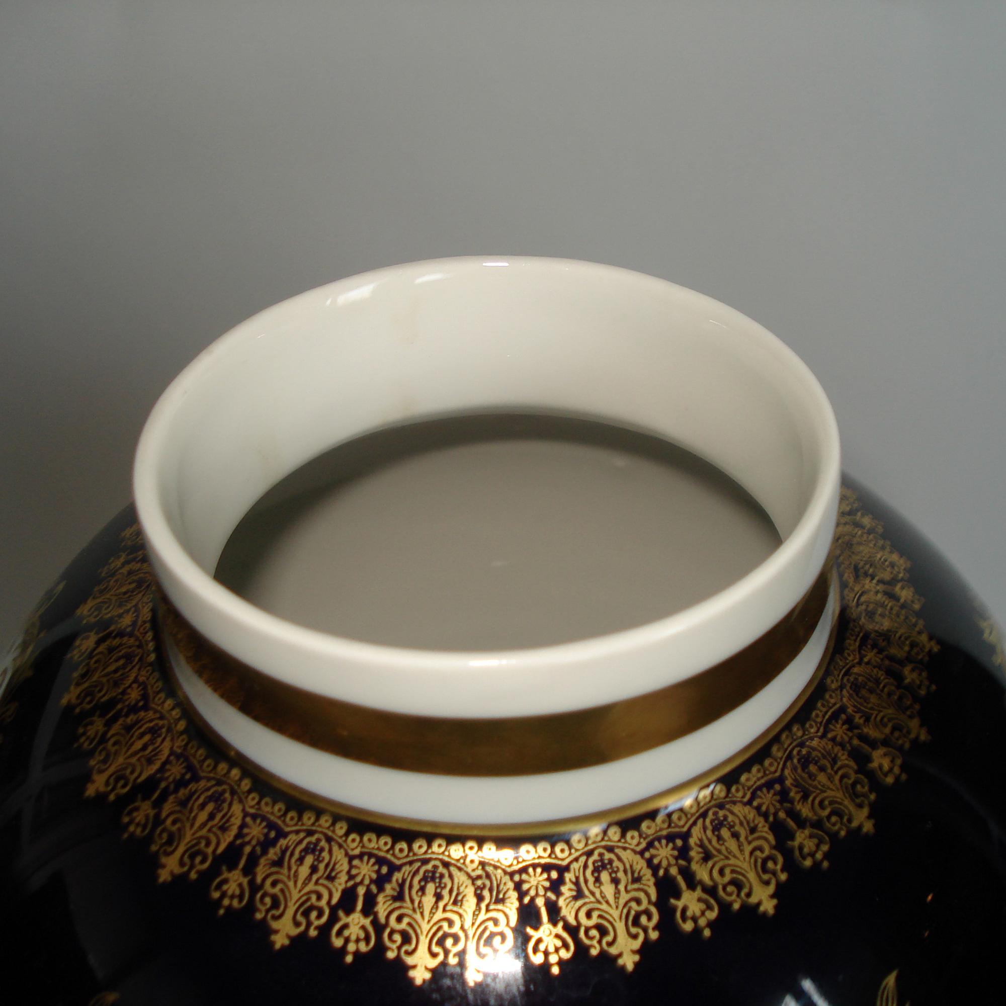 Pot en porcelaine avec couvercle Bavière Schumann Allemagne, années 1940 en vente 1