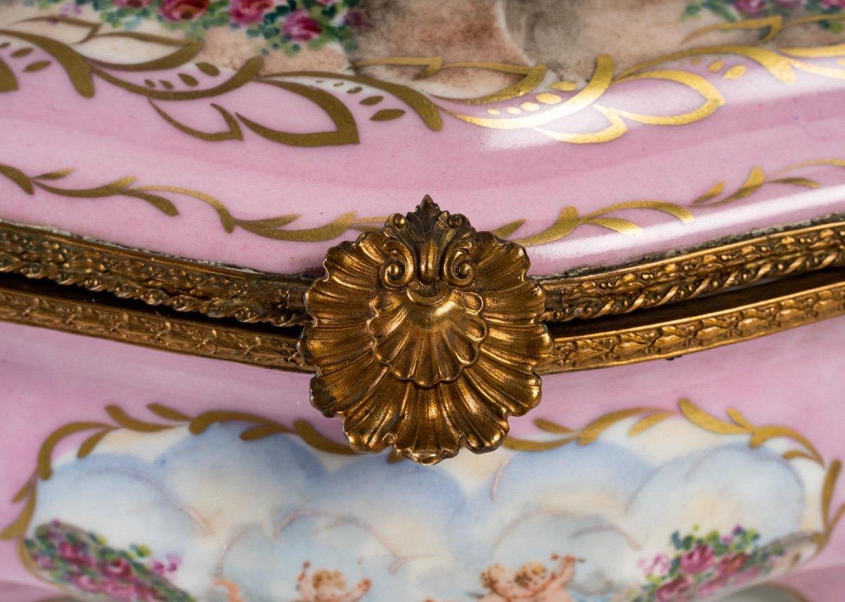 Louis XV Porcelain Jewellery Box in the Sèvres Style