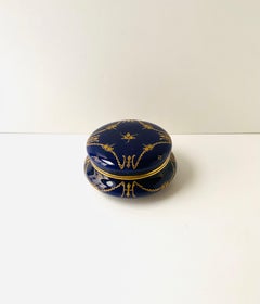 Boîte à bijoux en porcelaine, bleue et dorée, milieu du XXe siècle, Europe