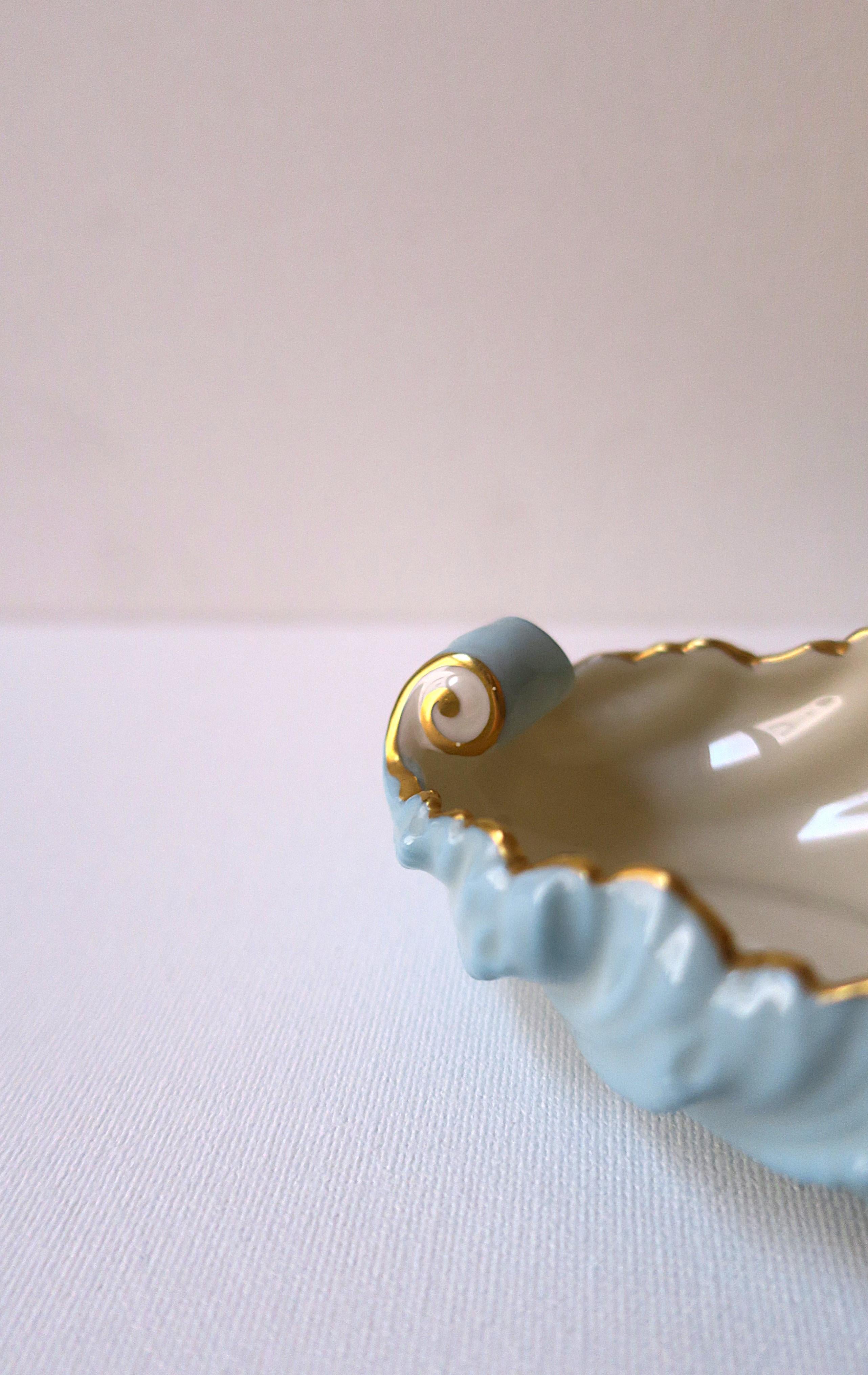 Bols en porcelaine au design néoclassique en vente 3