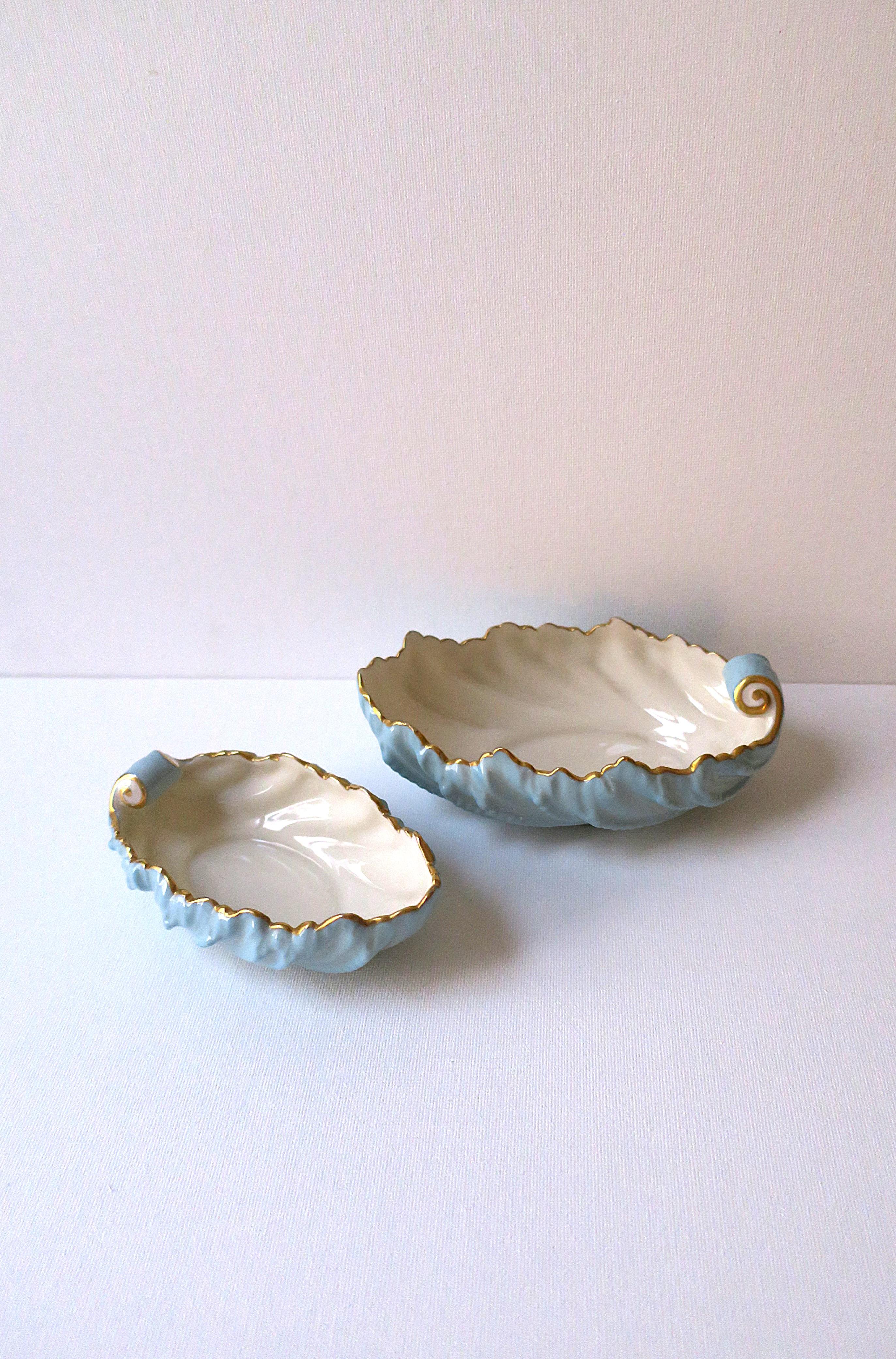 Néoclassique Bols en porcelaine au design néoclassique en vente