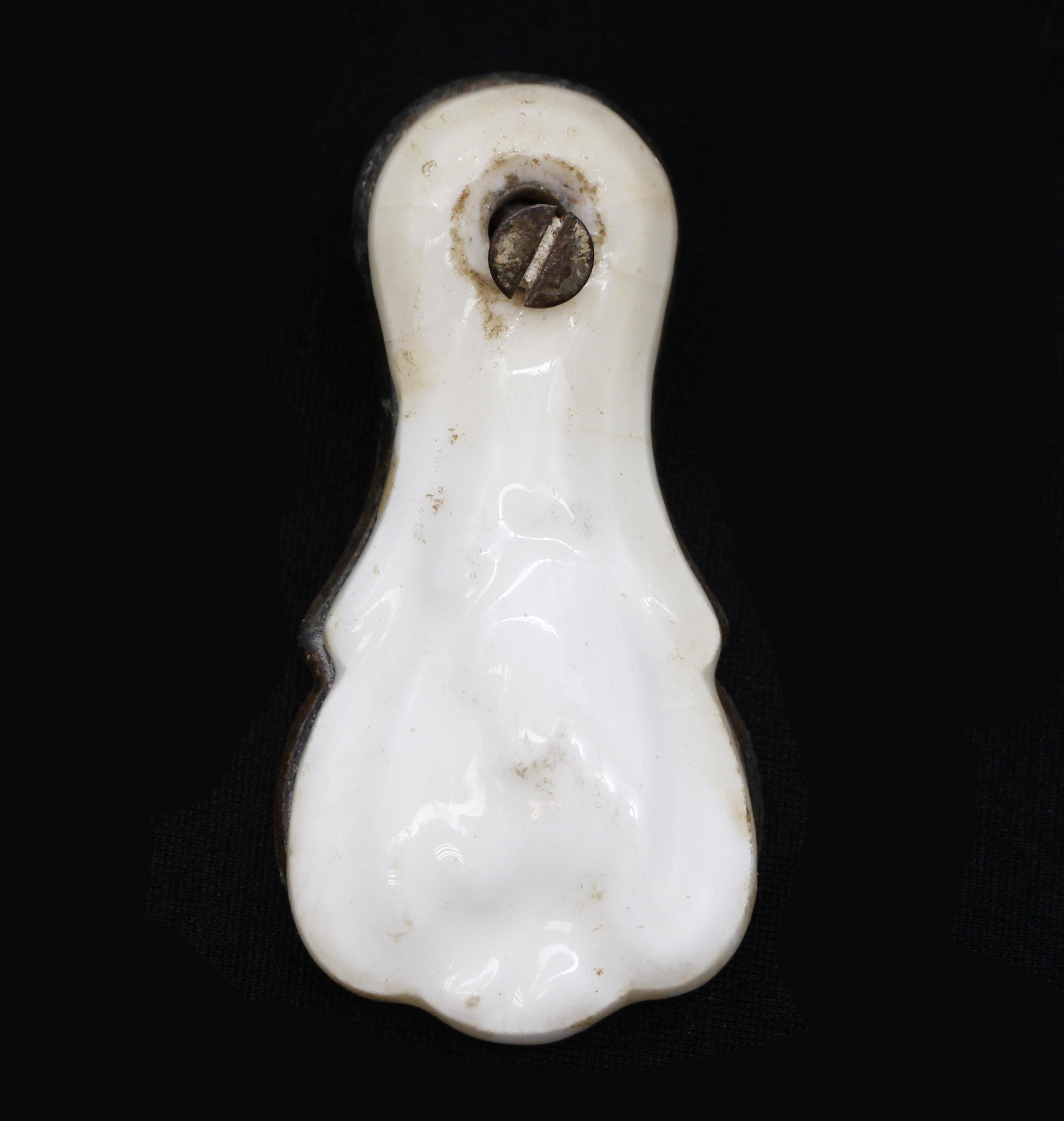 Pomo de porcelana giratorio a la derecha Juego de cerraduras de hierro fundido para puertas Cantidad disponible 4