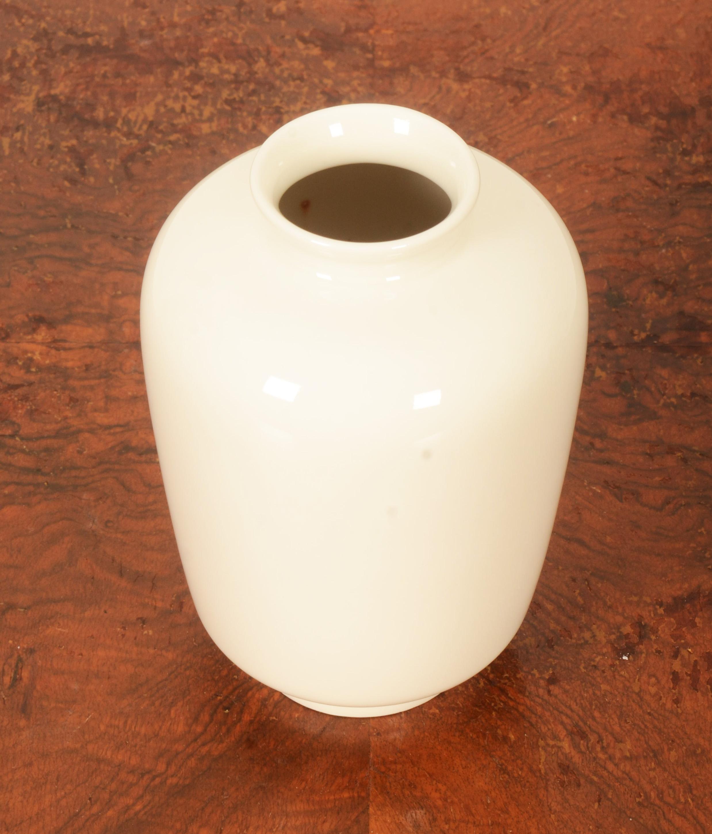 Jarrón de porcelana KPM Berlin Diseñado por Margarete Friedlaender Moderno de mediados de siglo en venta