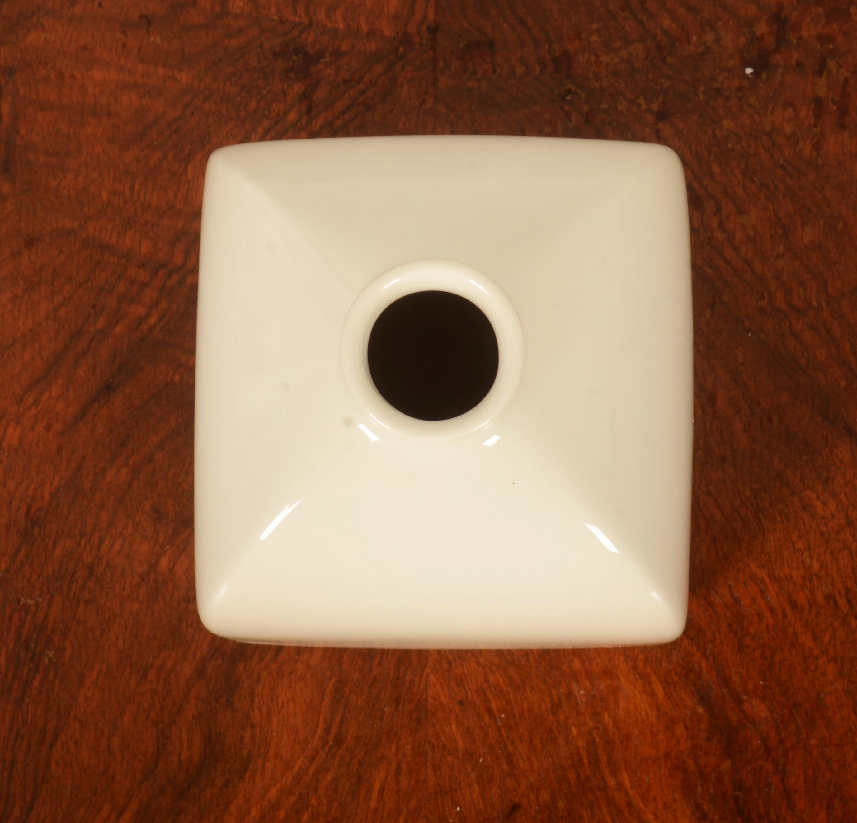 Mid-Century moderno Vaso in porcellana KPM Berlin disegnato da Siegmund Schütz in vendita