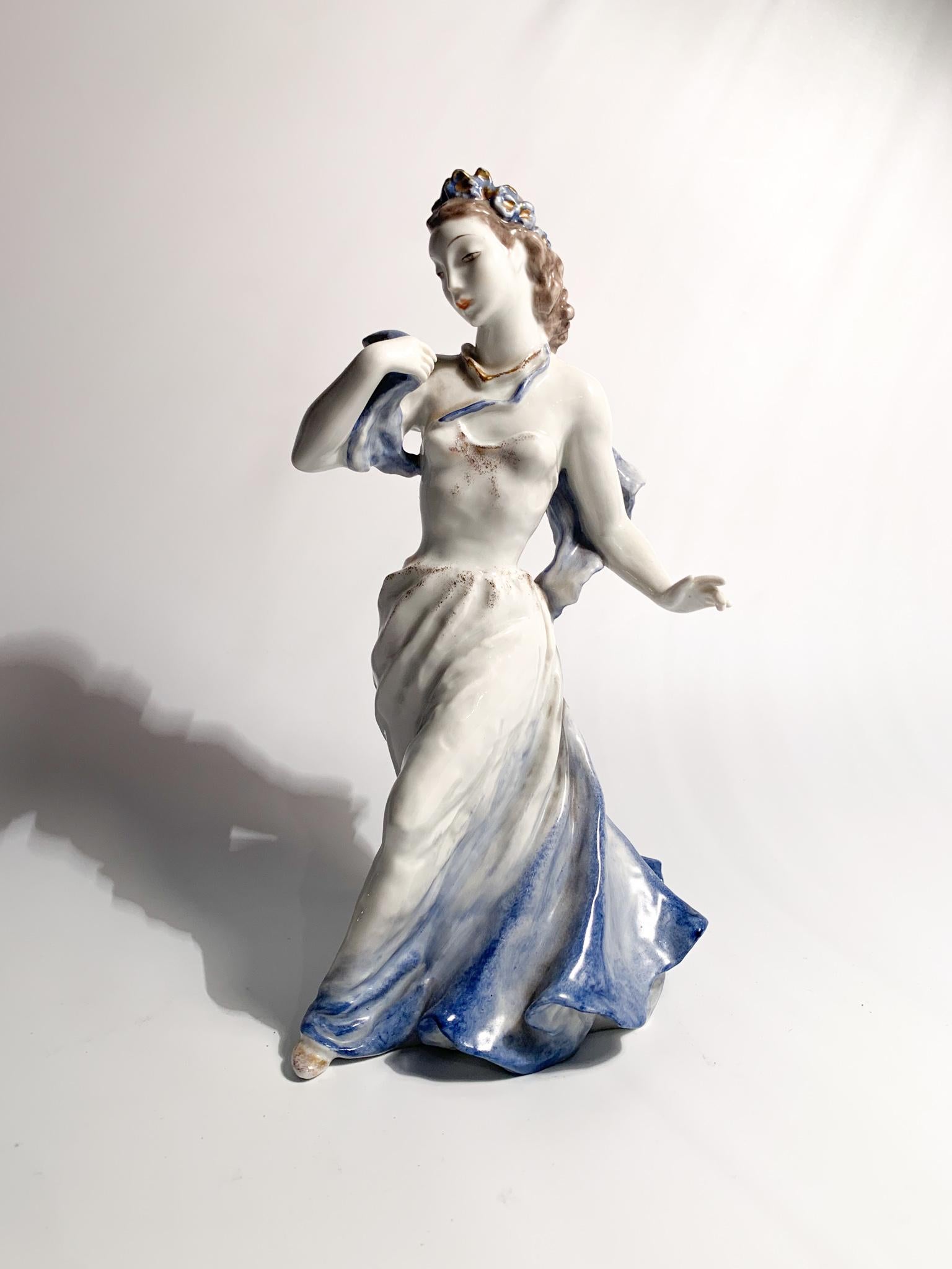 Porcelain figurine of a lady, made by Rosenthal in the 1940s

Ø cm 13 Ø cm 12 h cm 23

Rosenthal is a German company founded in 1879 in Bavaria. It produces porcelain and tableware. Since 2009, it has been owned by Sambonet Paderno Industrie, an