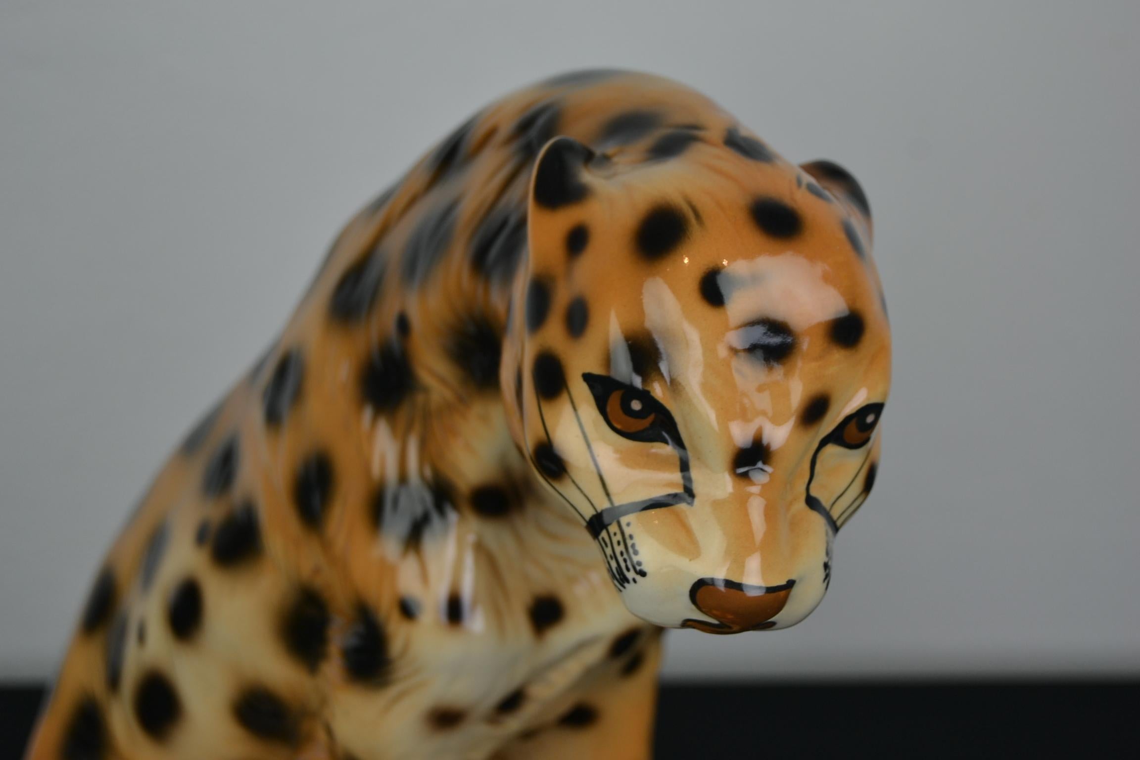 Vintage 1970s leopard sculpture.
This porcelain sculpture dates circa 1970s.
It's a sitting leopard animal hand painted in beautiful colors with beautiful details.
This stylish leopard sculpture is in beautiful condition. In the crease of his