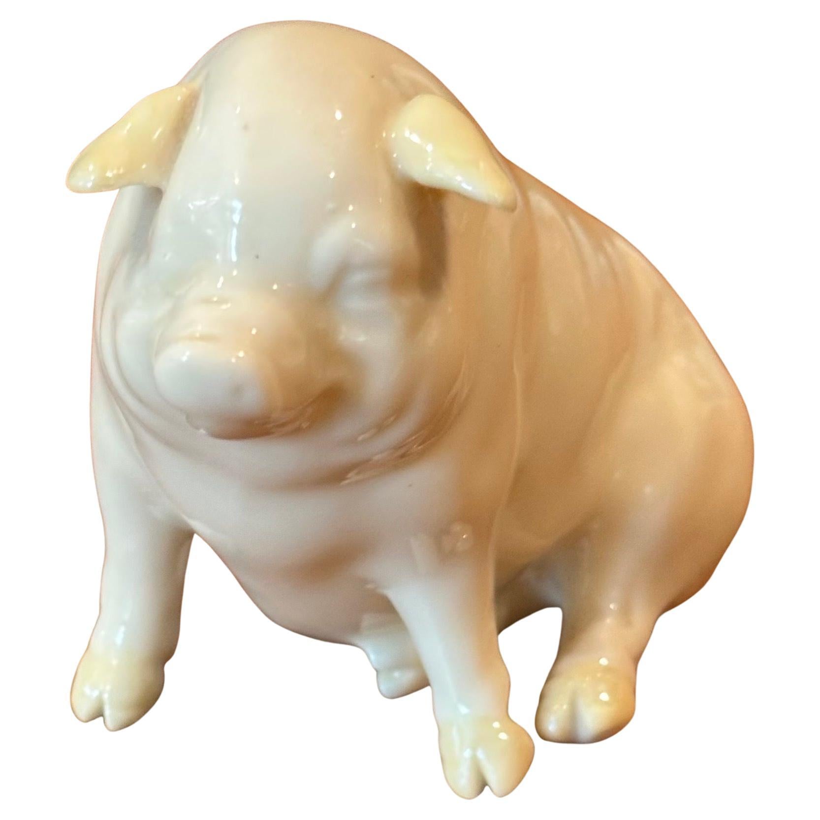 Un capriccioso maiale di porcellana realizzato dalla Belleek Pottery Ltd. dell'Irlanda, intorno agli anni '80.  #4815