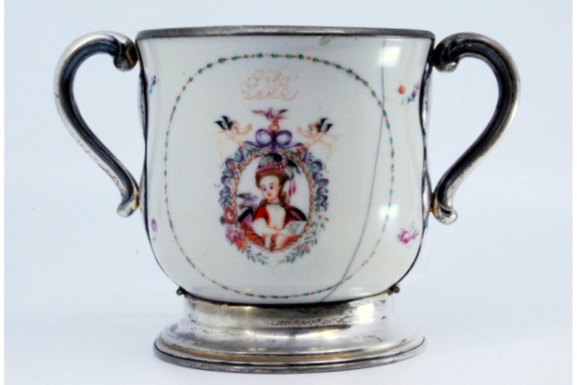 Porcelain mug with Japanese motifs, with silver base, handles and rim For Sale 2