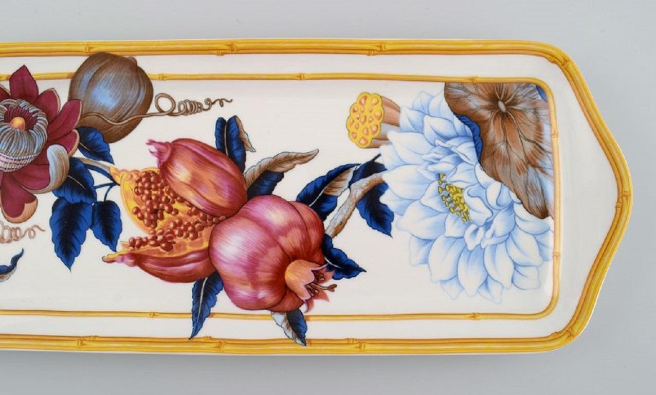 Porzellan von Paris, „Tropical Aurore“, längliches Porzellantablett mit Blumen (Französisch) im Angebot