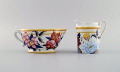 Porcelaine de Paris. ""Aurore tropicale"". Trois cruches en porcelaine avec des fleurs.