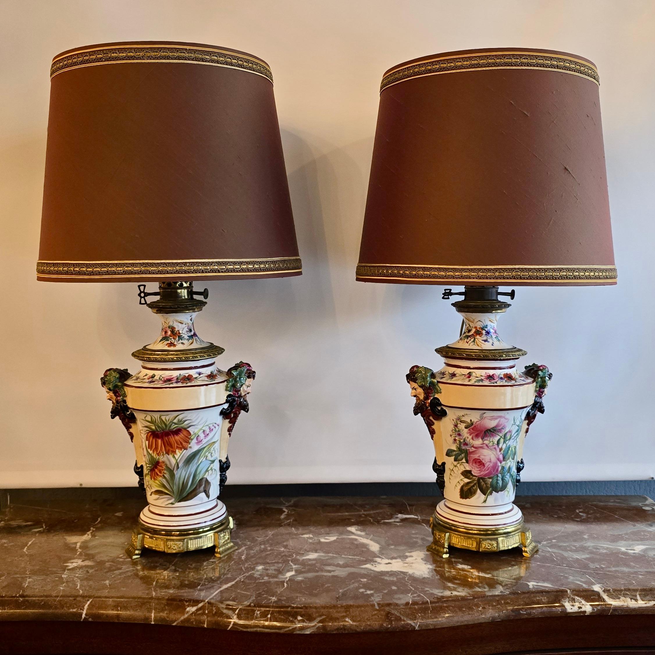 XIXe siècle Lampes à huile en porcelaine transformées en lampes de table avec masques de Bacchus, vers 1870 en vente