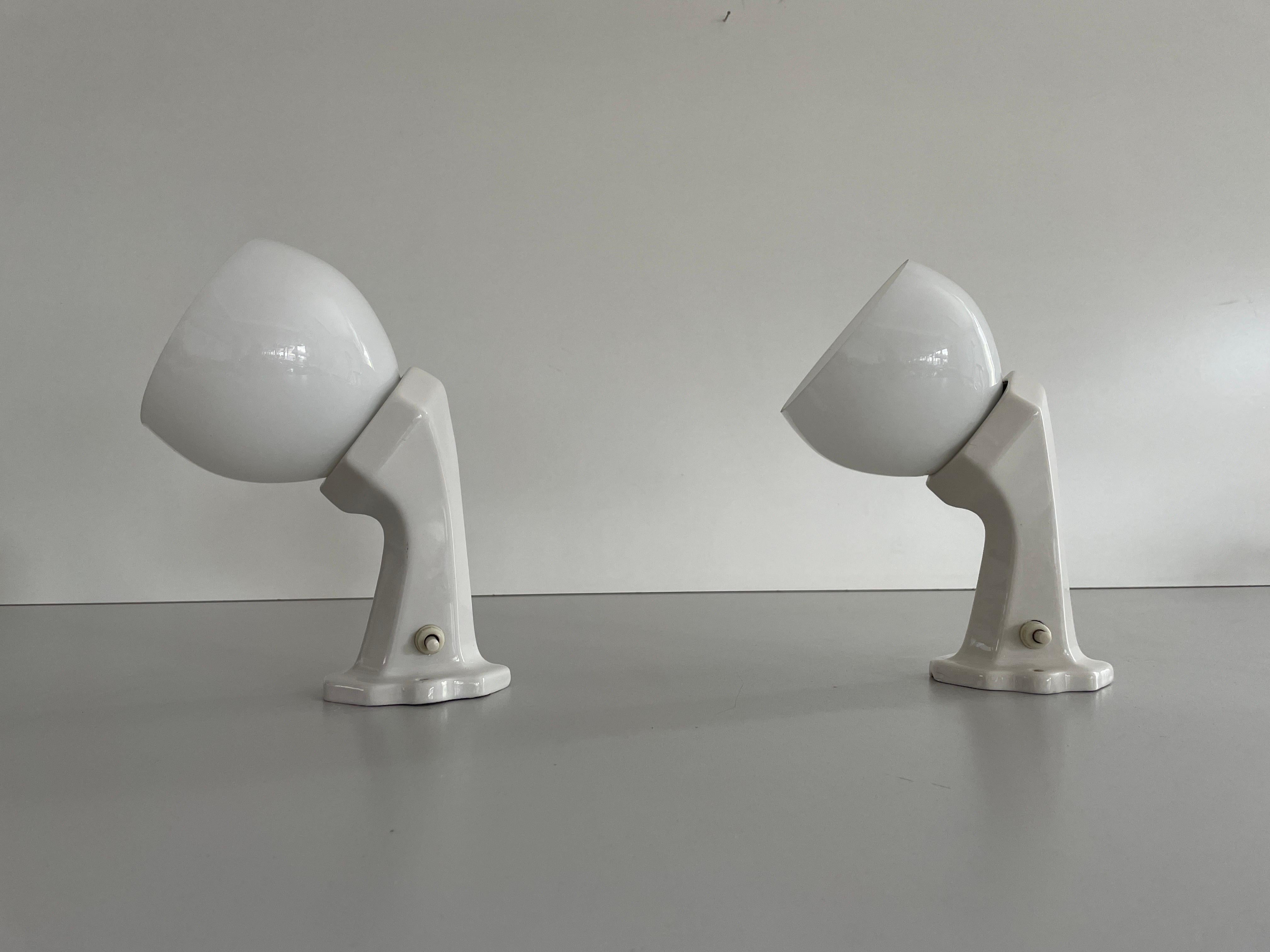 Apliques de baño de porcelana y cristal opalino, años 60, Italia

Esta lámpara funciona con bombillas E27.
Con cable y apto para utilizar 110-220V en todos los países.

No dudes en preguntarnos si tienes alguna duda.

Medidas: 
Altura: 16