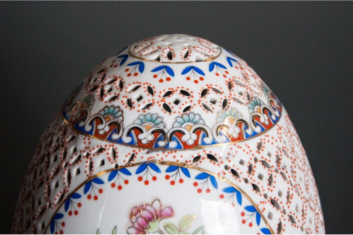 Porcelain Openwork Decorative Egg In Good Condition In Chorzów, PL