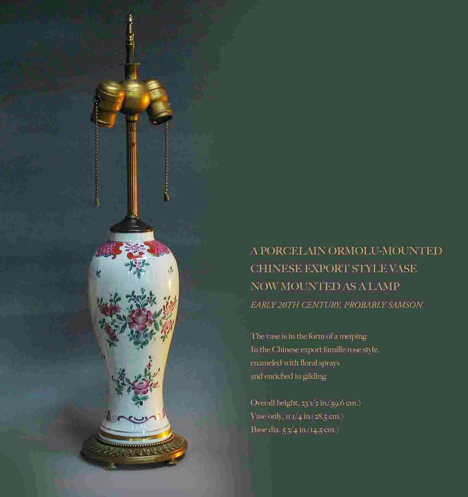 Ein in Porzellan oder Gold gefasstes
Vase im chinesischen Exportstil
Jetzt als Lampe montiert
Anfang des 20. Jahrhunderts, wahrscheinlich Samson

Die Vase hat die Form eines Meipings
Im Stil der chinesischen Exportfamilie Rose,
emailliert mit
