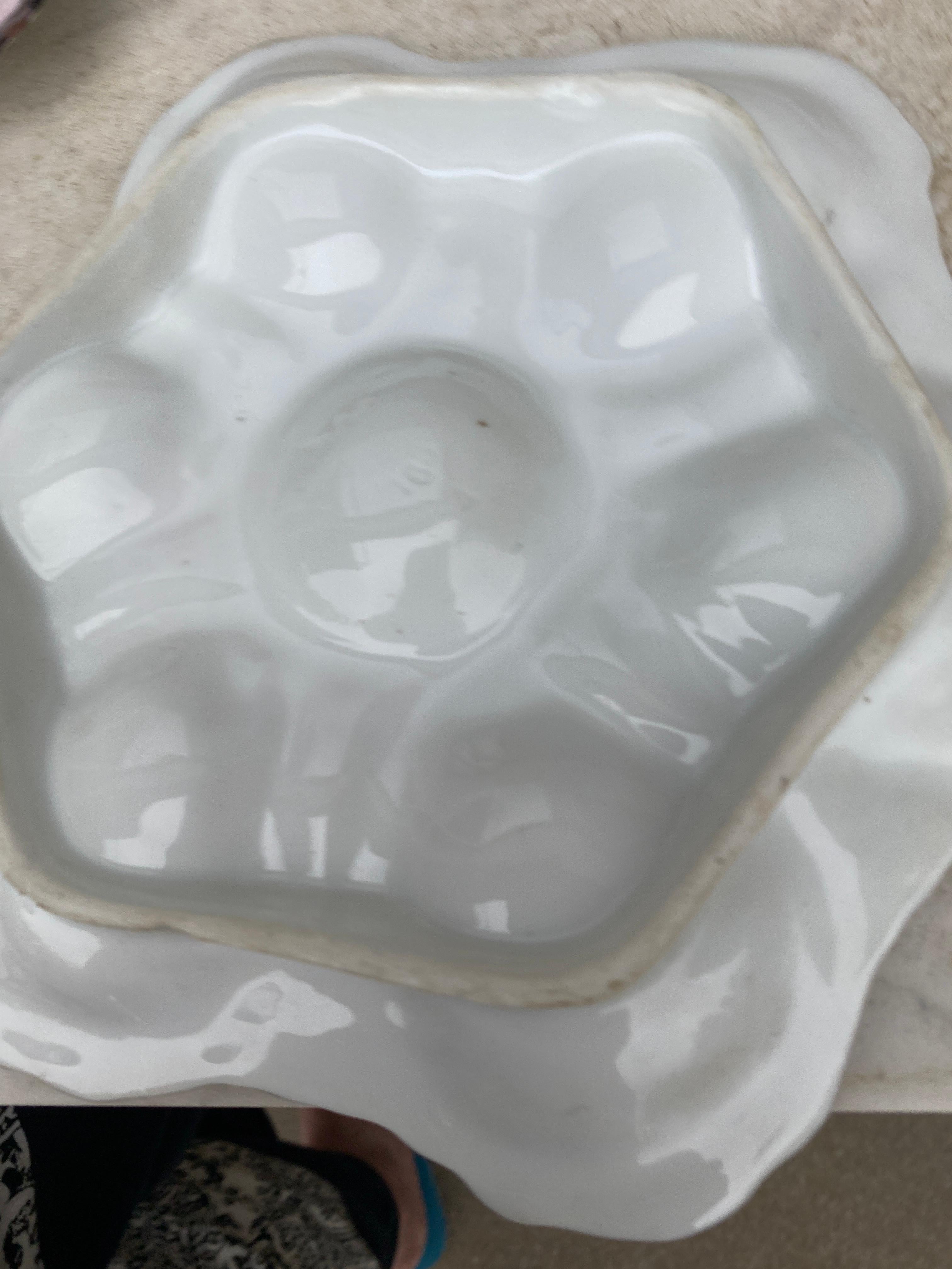 Porcelain Oyster Plate With Shells, circa 1900 In Good Condition For Sale In Austin, TX