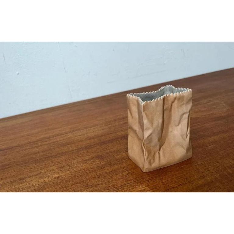 Vaso di sacchetti di carta in porcellana di Tapio Wirkkala per Rosenthal, anni 2000 in vendita 3