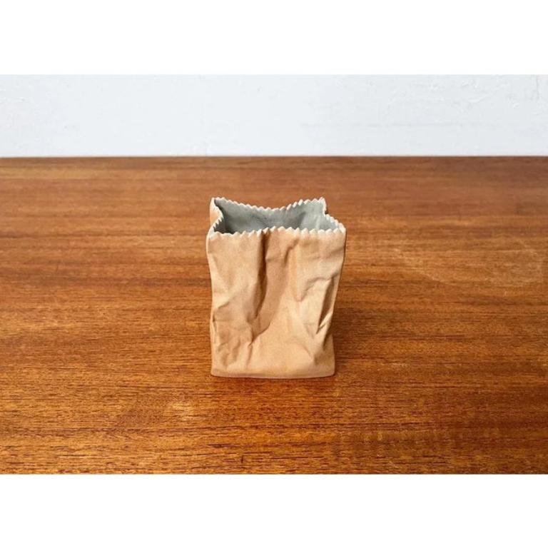Vaso di sacchetti di carta in porcellana di Tapio Wirkkala per Rosenthal, anni 2000 In condizioni ottime in vendita a Hamburg, DE