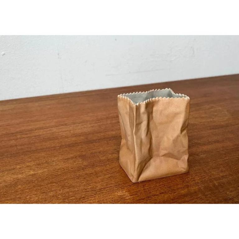 Ceramica Vaso di sacchetti di carta in porcellana di Tapio Wirkkala per Rosenthal, anni 2000 in vendita