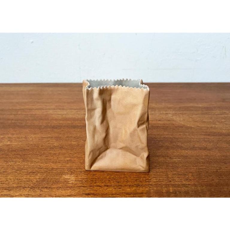 Vaso di sacchetti di carta in porcellana di Tapio Wirkkala per Rosenthal, anni 2000 in vendita 1