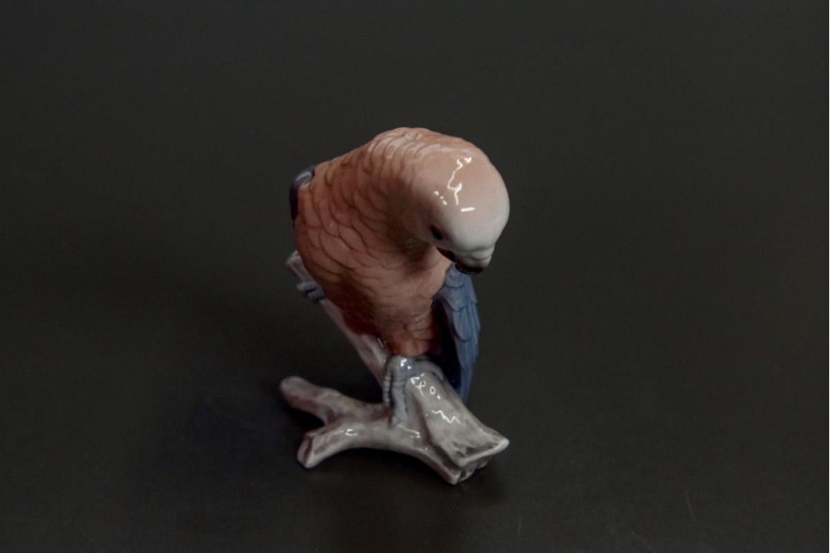 Porzellan Papagei Figur aus der dänischen Manufaktur Bing & Grøndahl. Nummer, 2019
Datum: 1983-1984
Figur in perfektem Zustand.
