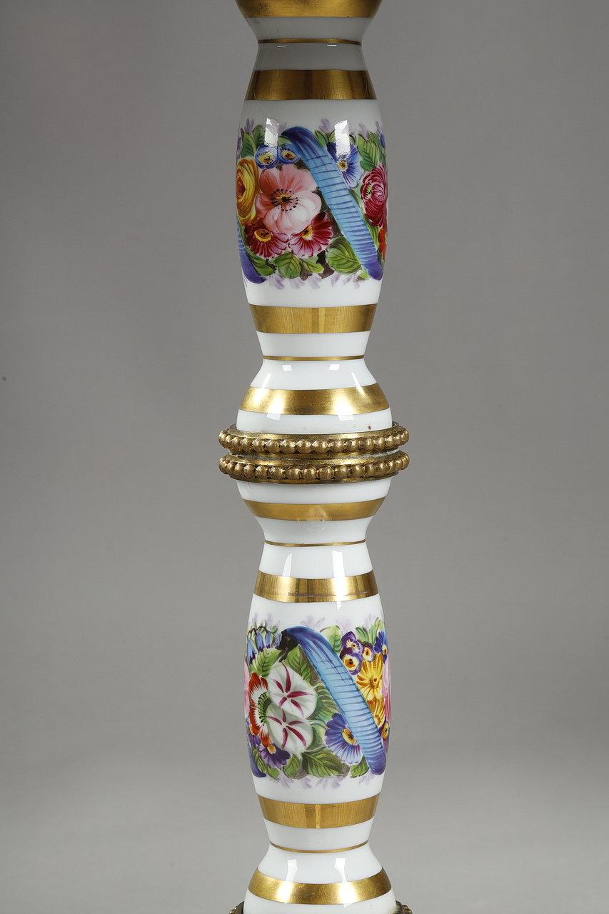 Mesa de pedestal de porcelana 