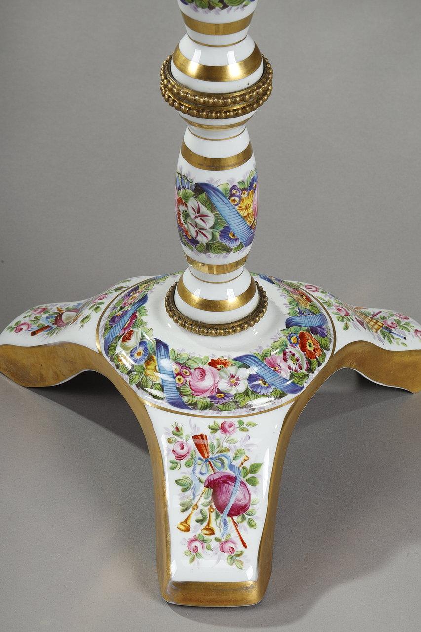 Mesa de pedestal de porcelana 