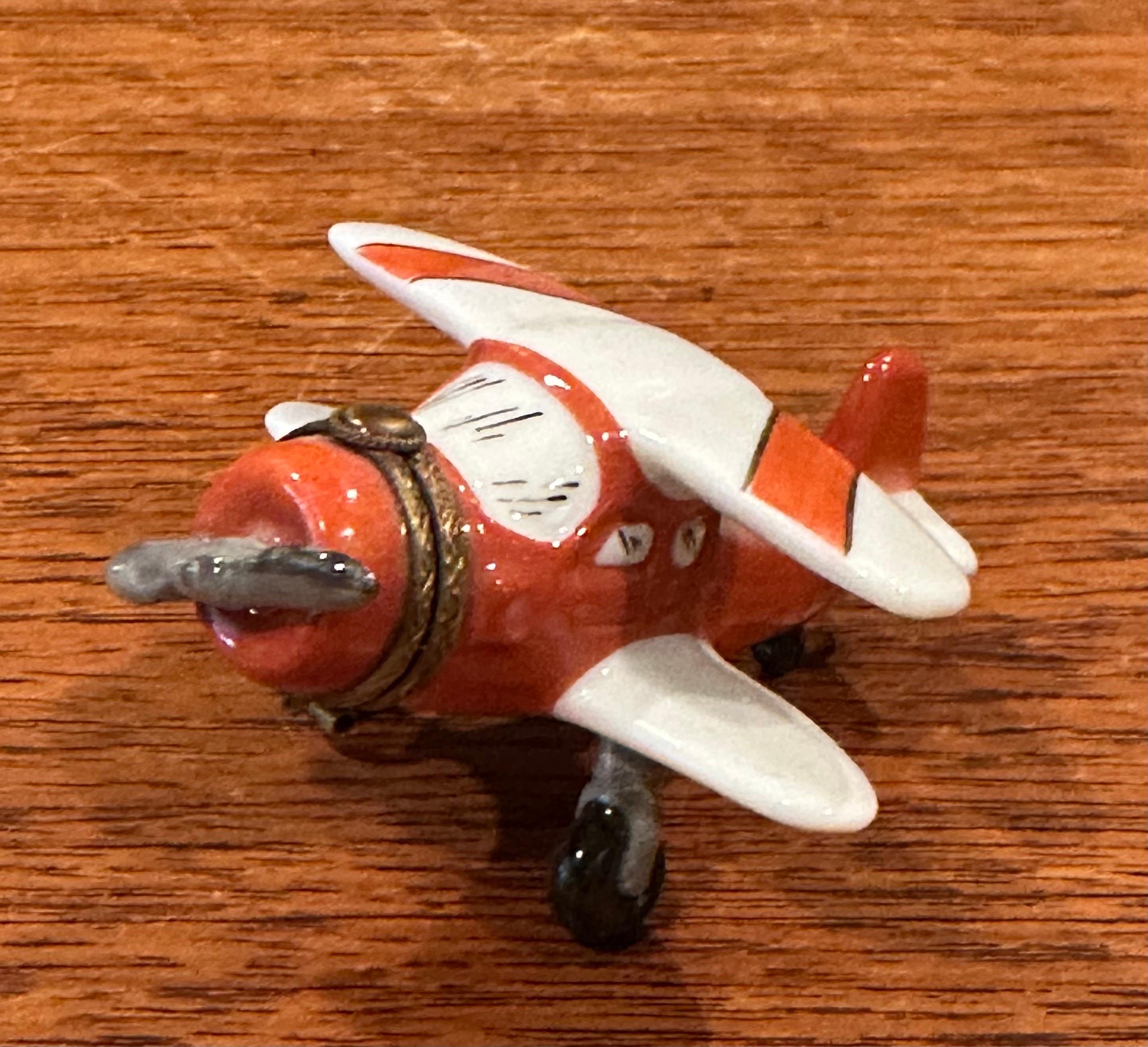 Porcelain Peint a la Main Vintage Airplane Trinket Box by Limoges For Sale 4