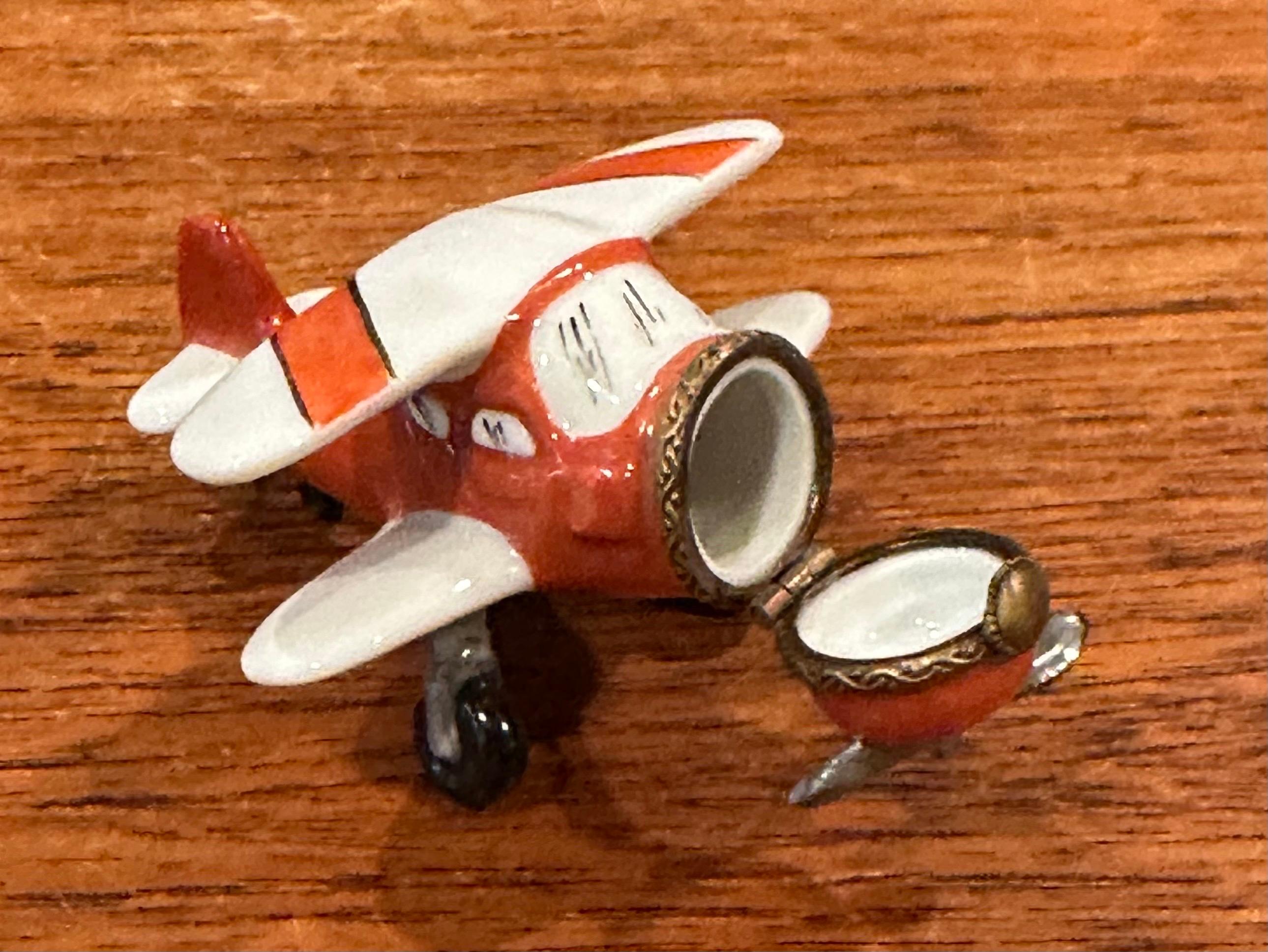 Porcelain Peint a la Main Vintage Airplane Trinket Box by Limoges For Sale 1
