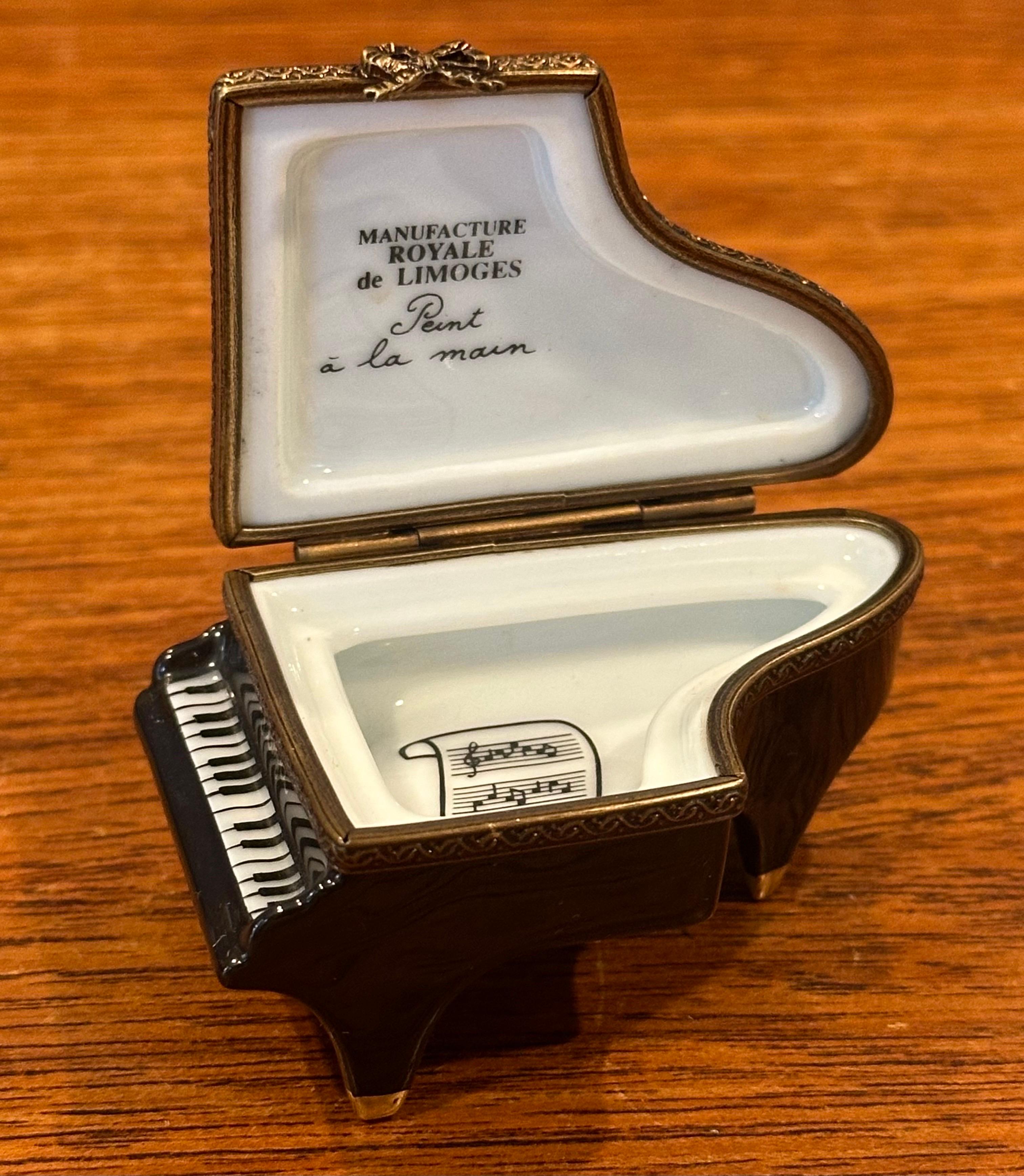 Porcelain Peint a la Main Vintage Grand Piano Trinket Box by Limoges For Sale 5