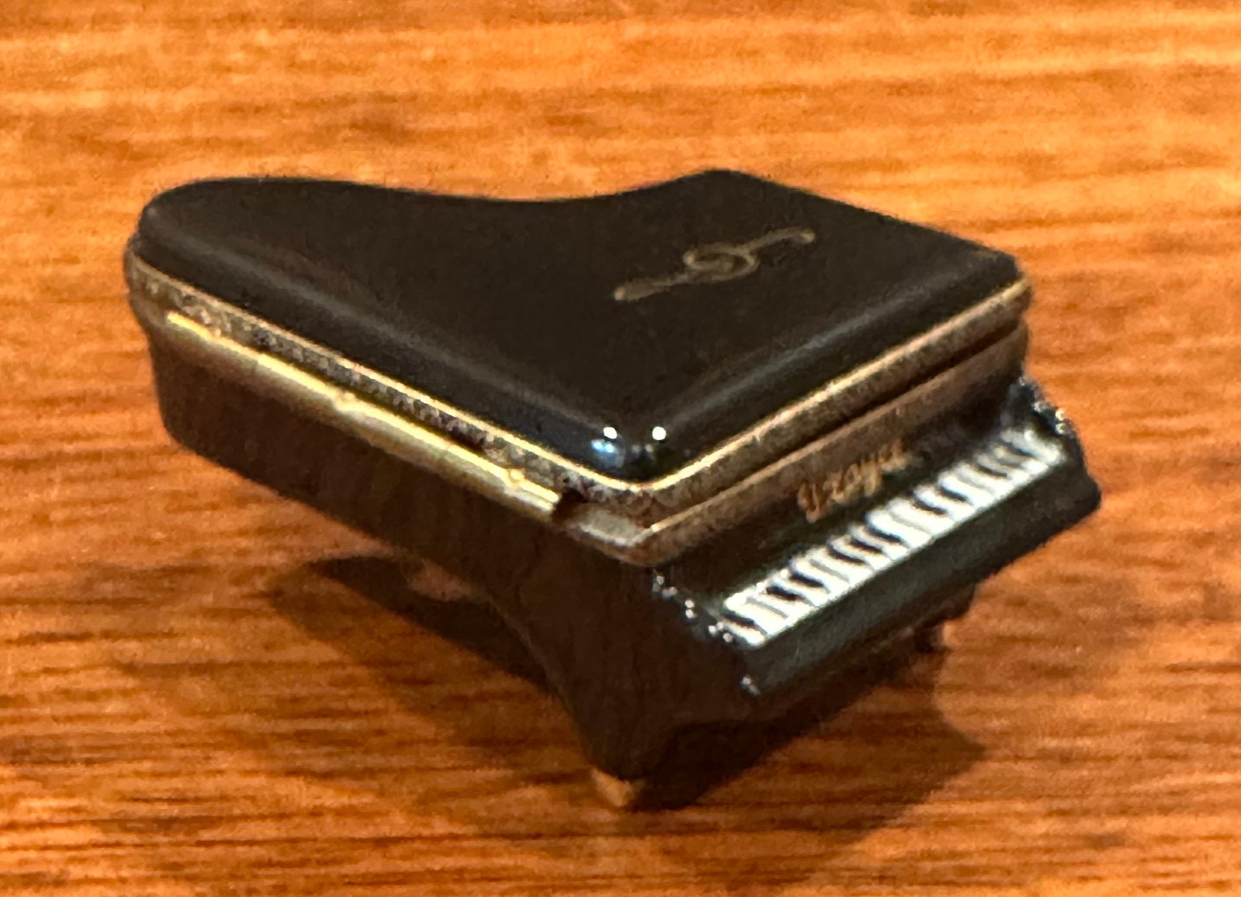 Porcelain Peint a la Main Vintage Grand Piano Trinket Box by Limoges For Sale 2
