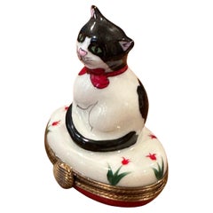 Porcelain Peint Main "Romance" Vintage Cat Trinket Box by Limoges