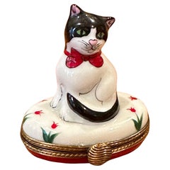 Porcelain Peint Main "Romance" Vintage Cat Trinket Box by Limoges