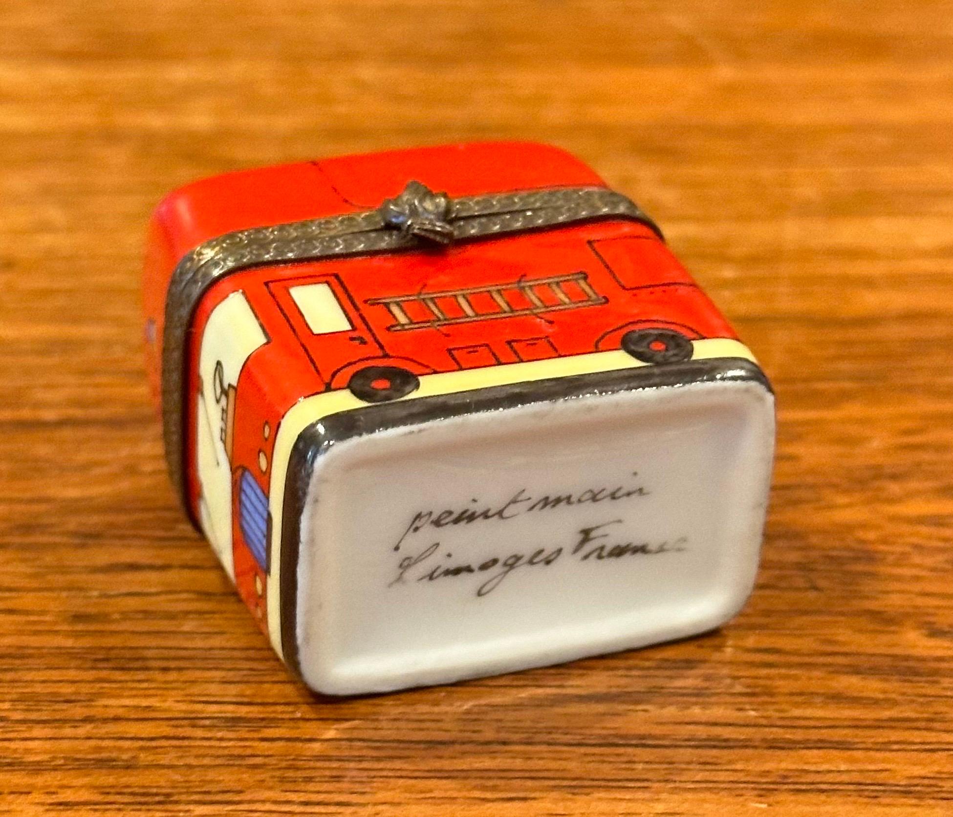 Caja de baratijas de porcelana Peint Main Vintage Fire Truck de Limoges en venta 8