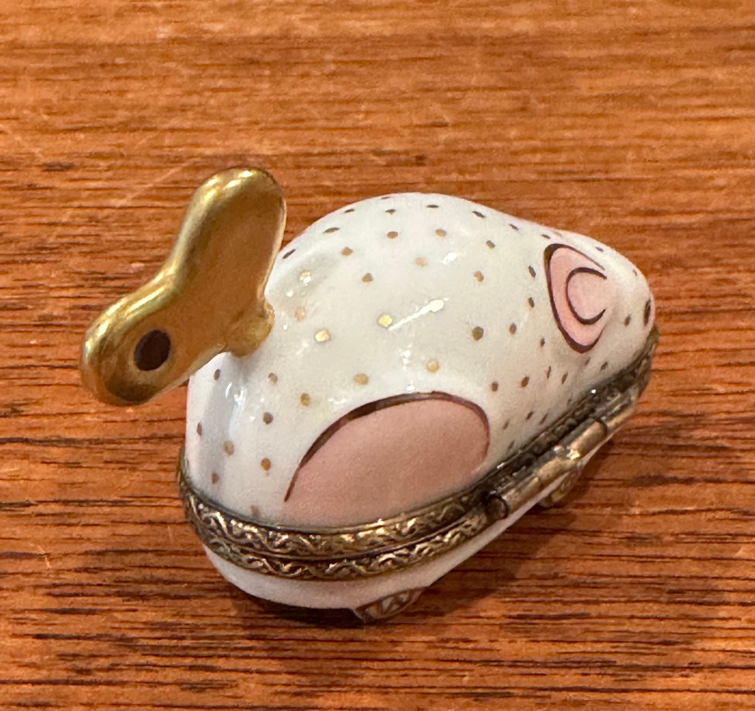 Porcelain Peint Main Vintage Toy Mouse Trinket Box by Limoges In Good Condition In San Diego, CA