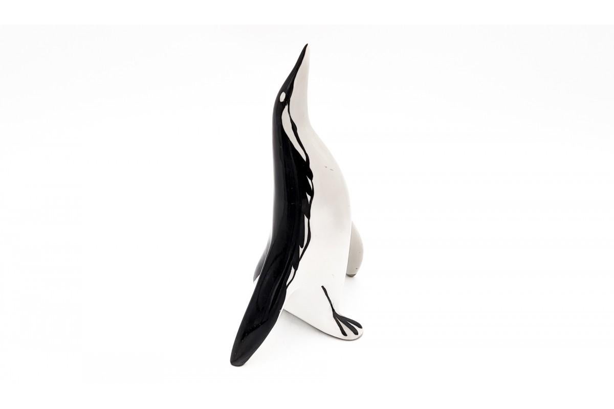 Porcelain figurine from the 1960s by Wałbrzych. Mieczysław Naruszewicz iconic design 
The figurine is in very good condition.
Dimensions: height 15.5 cm / width 11 cm / depth 7 cm