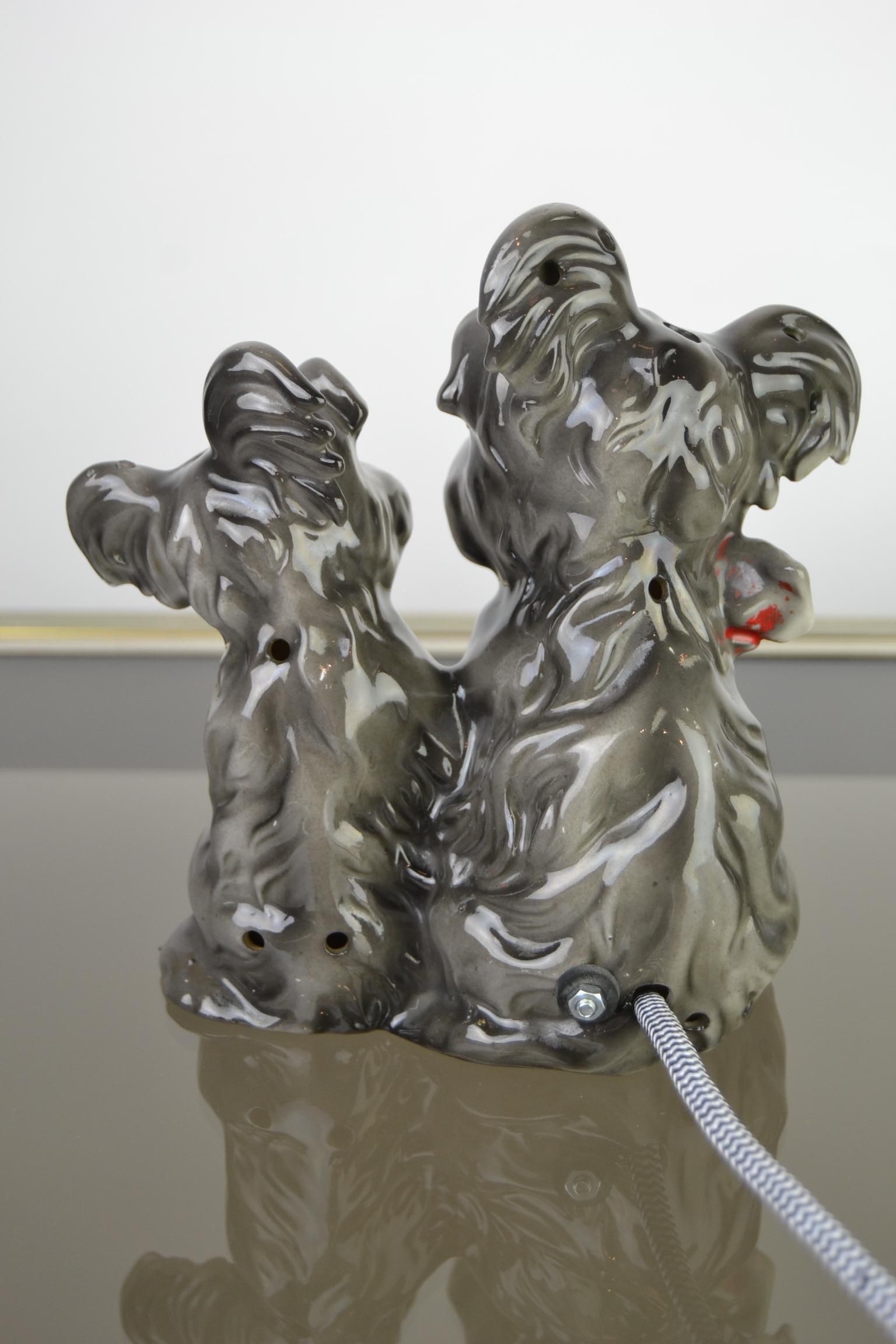 Parfümlampe aus Porzellan mit 2 Hunden, Deutschland, 1950er Jahre (Moderne der Mitte des Jahrhunderts) im Angebot