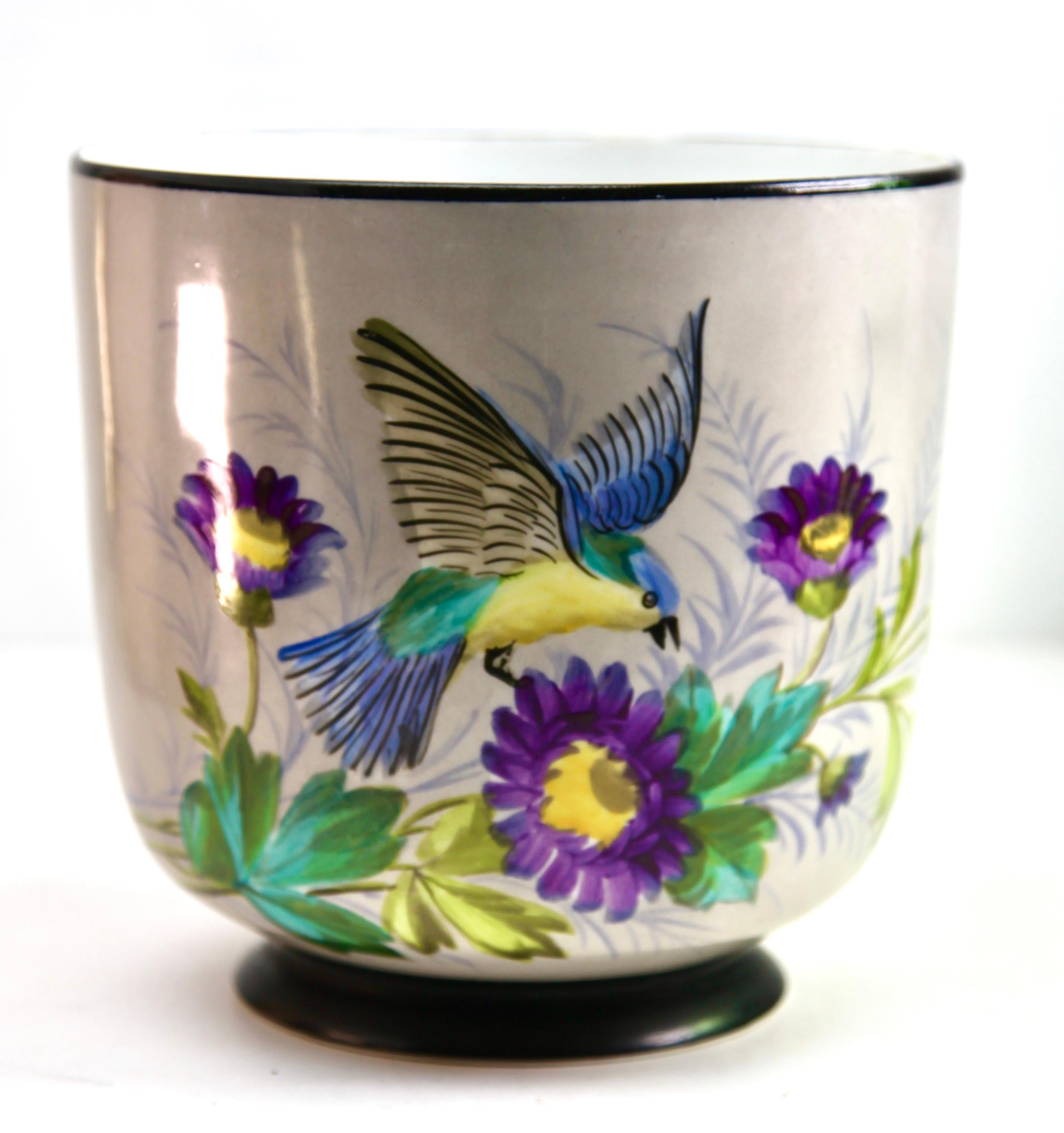 Porcelain planter, cachepot hand-painted whit bird and flowers.