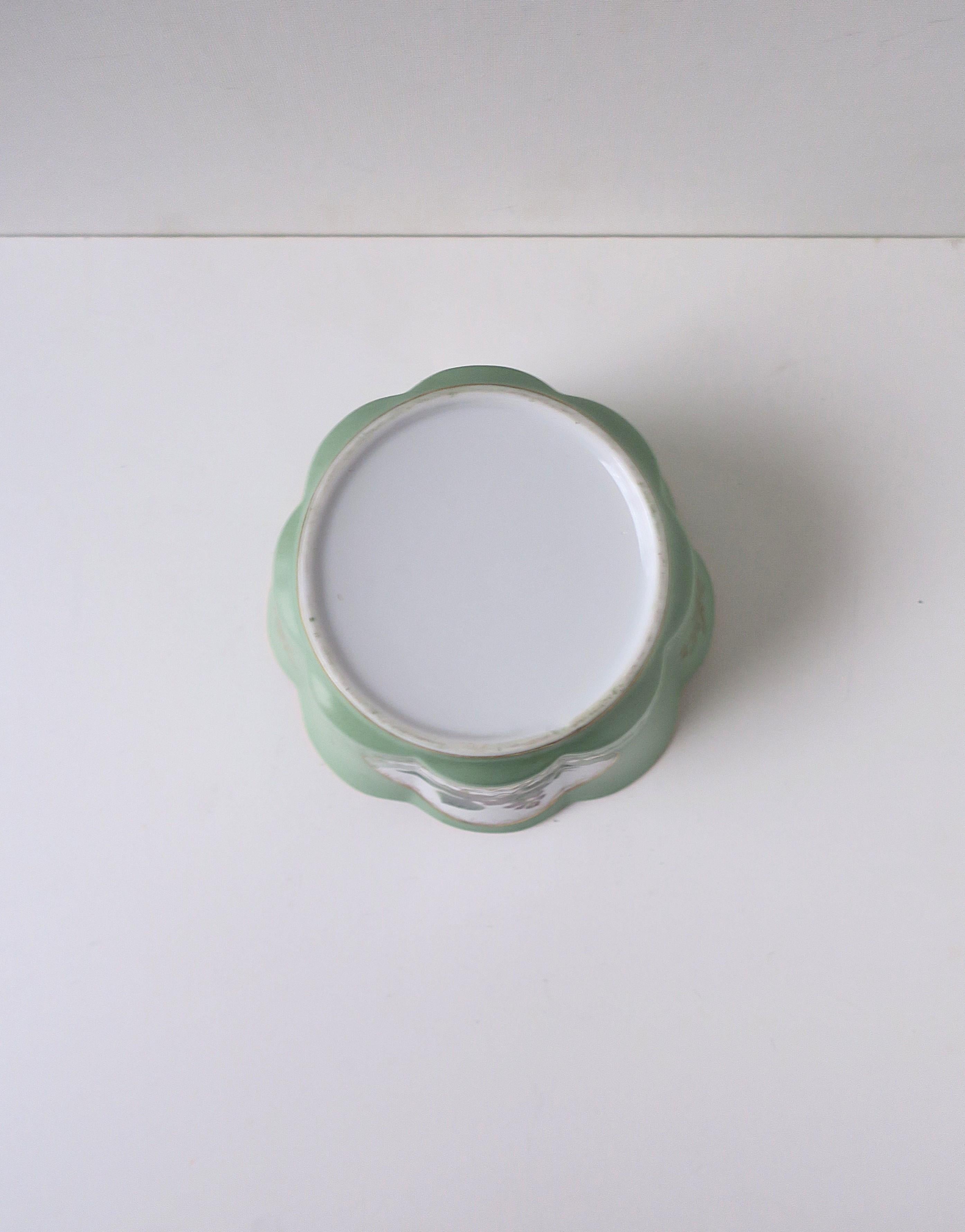 Jardinière en porcelaine Cachepot Jardinière Bord festonné en vente 7