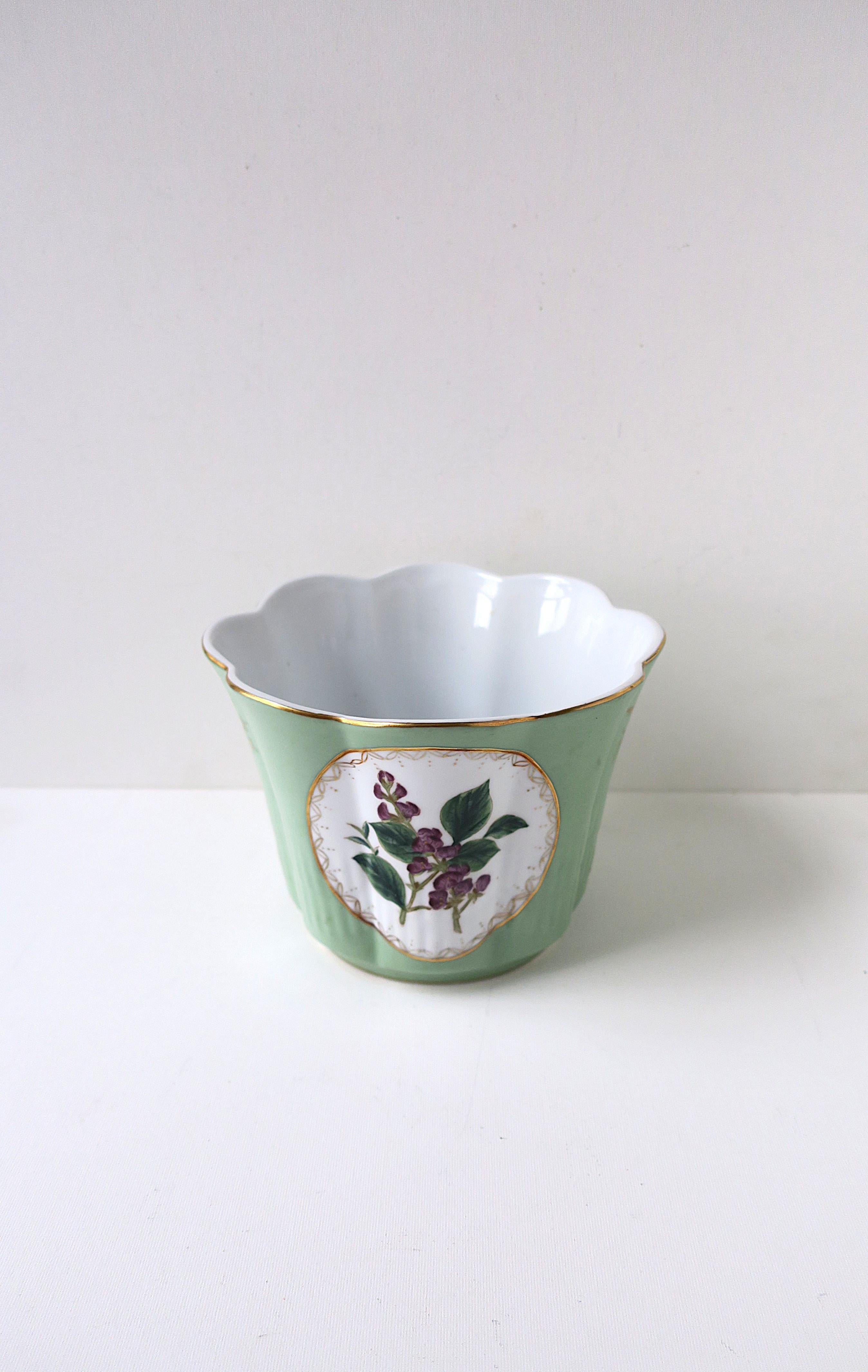 20ième siècle Jardinière en porcelaine Cachepot Jardinière Bord festonné en vente