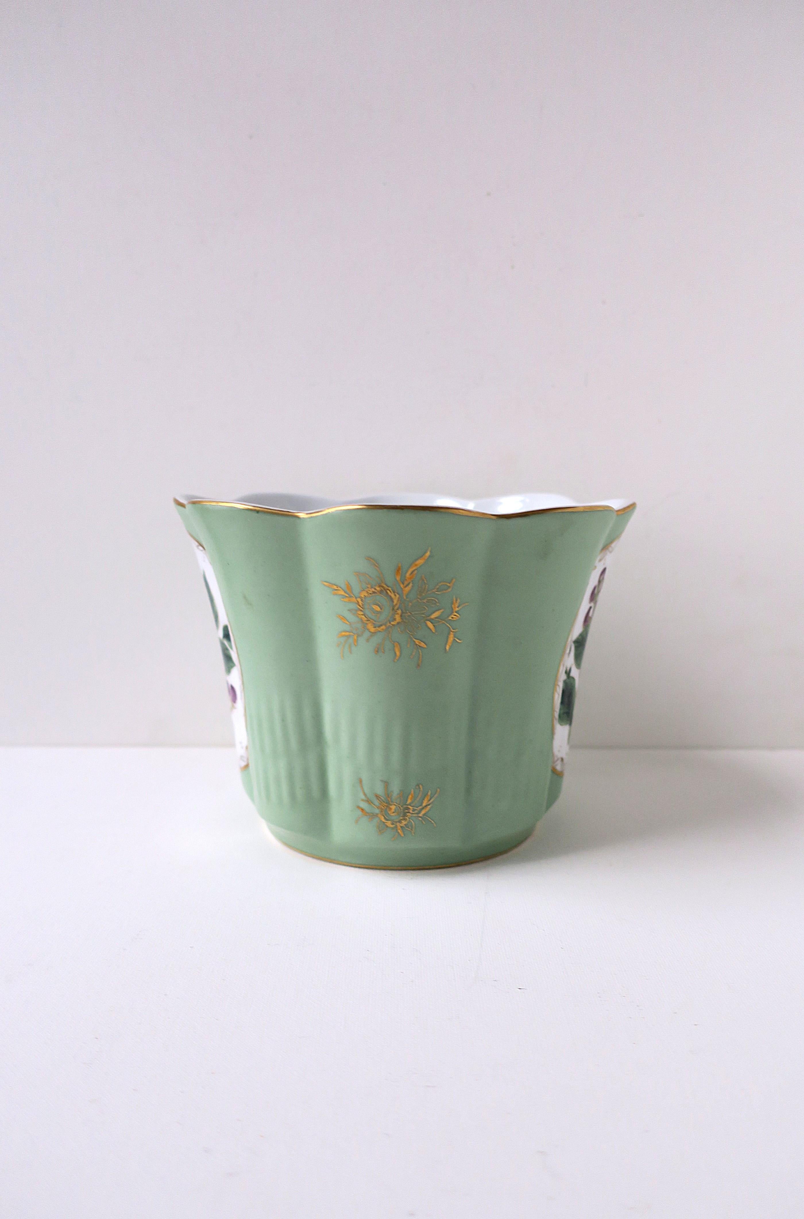 Jardinière en porcelaine Cachepot Jardinière Bord festonné en vente 1