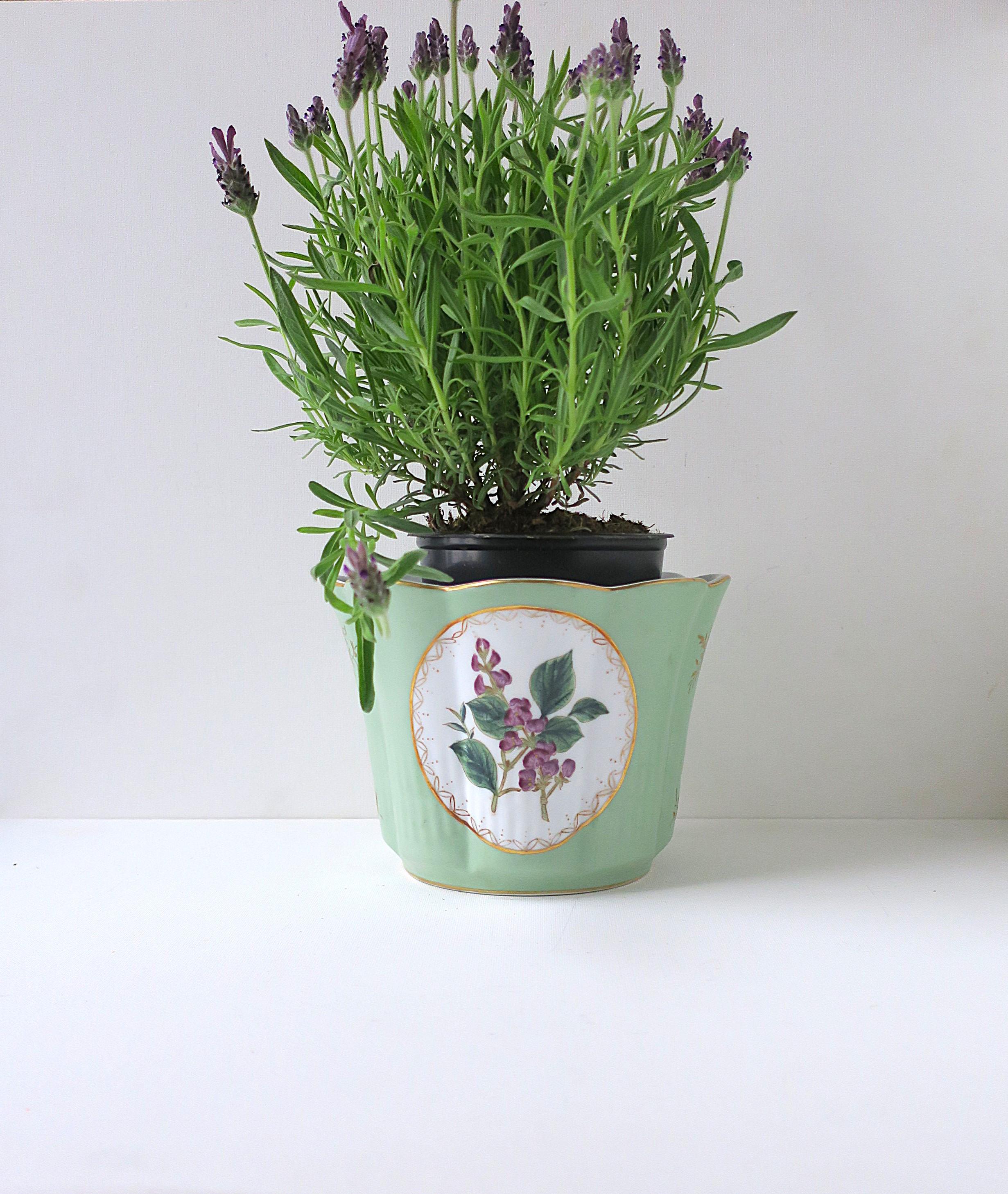 Jardinière en porcelaine Cachepot Jardinière Bord festonné en vente 3