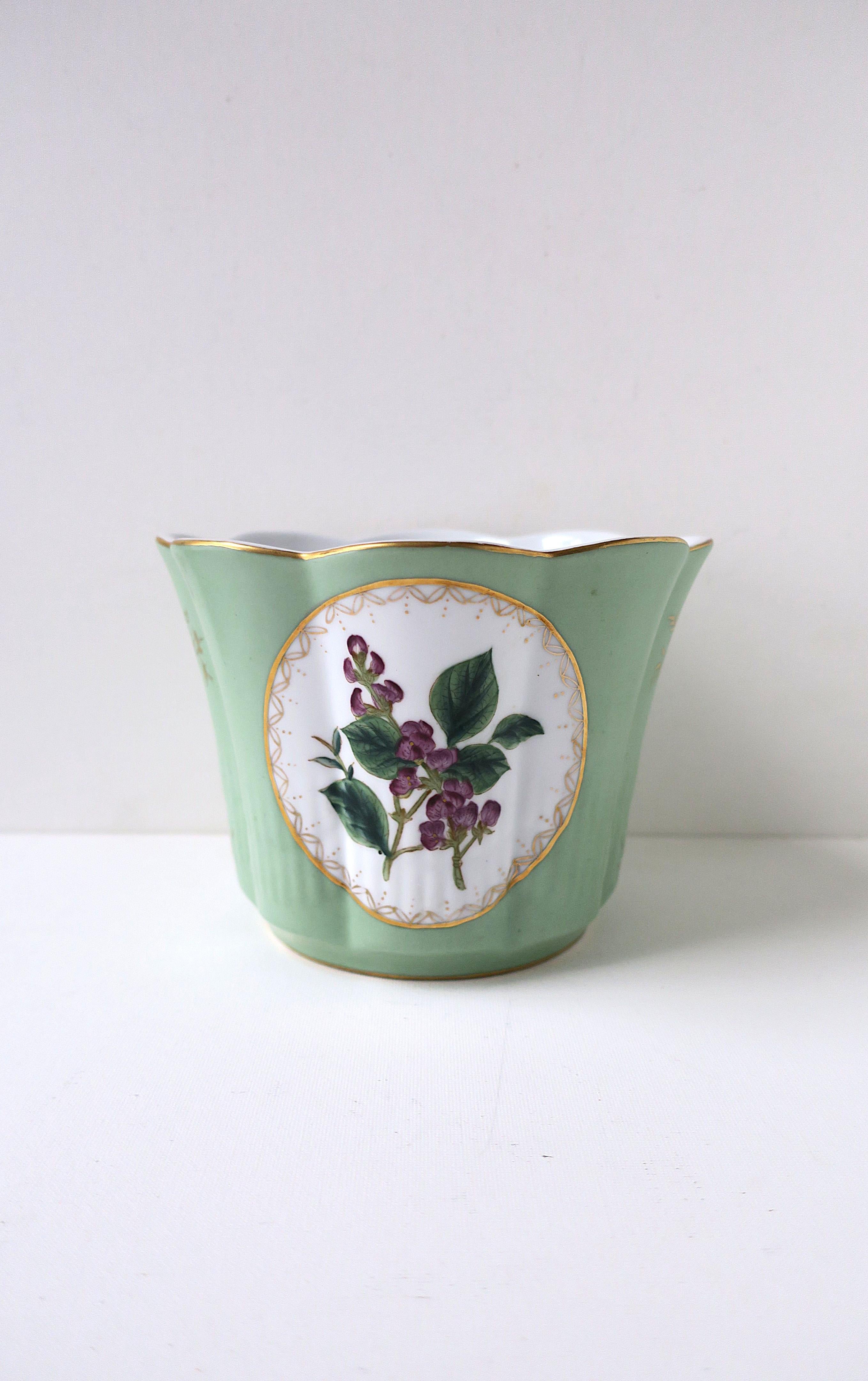 Jardinière en porcelaine Cachepot Jardinière Bord festonné en vente 4