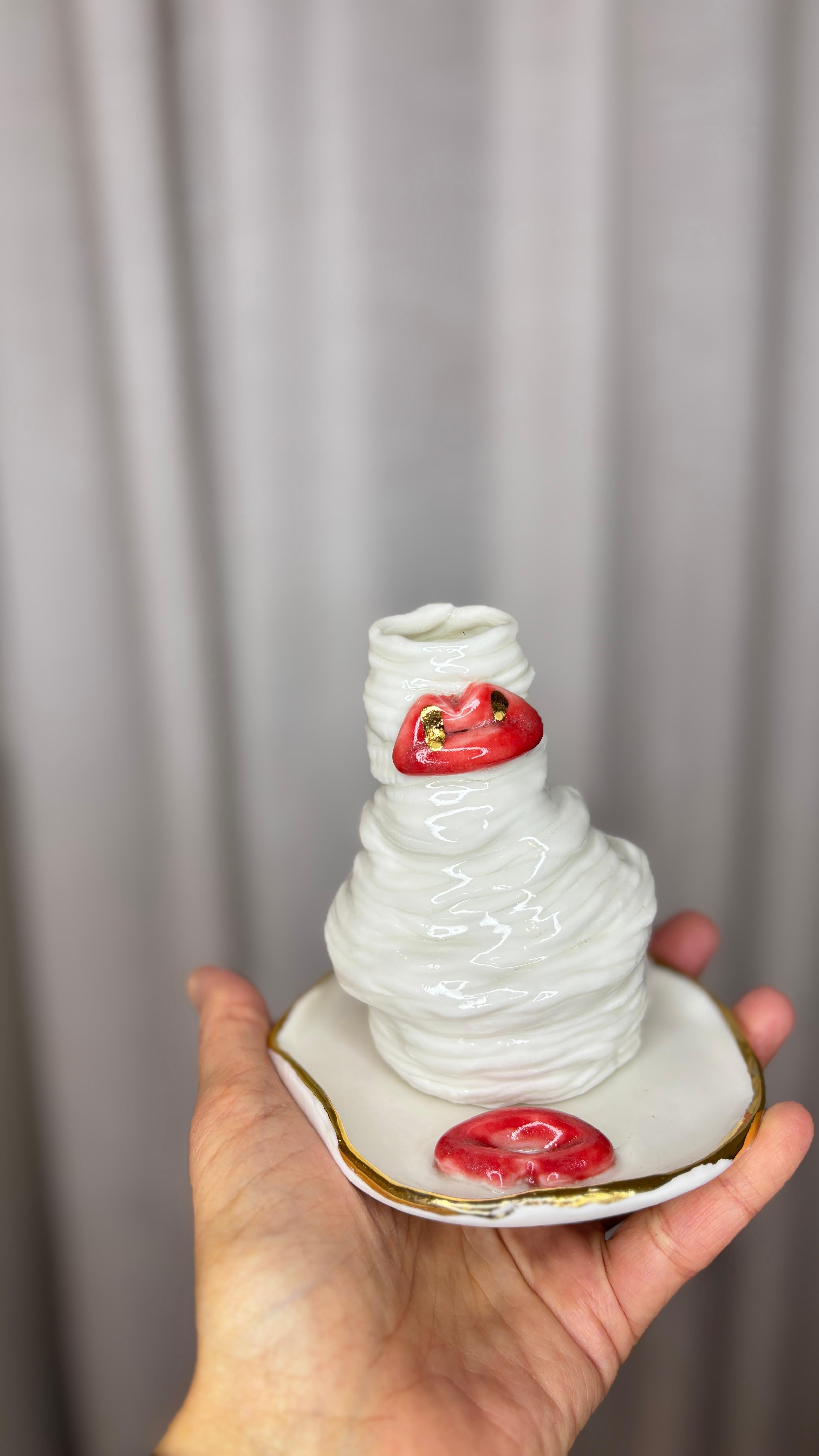 Jardinera de porcelana blanca, roja y dorada by Hania jneid en venta 6